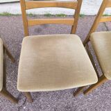 Set of 4 Scandinavian chairs in wood and fabric.