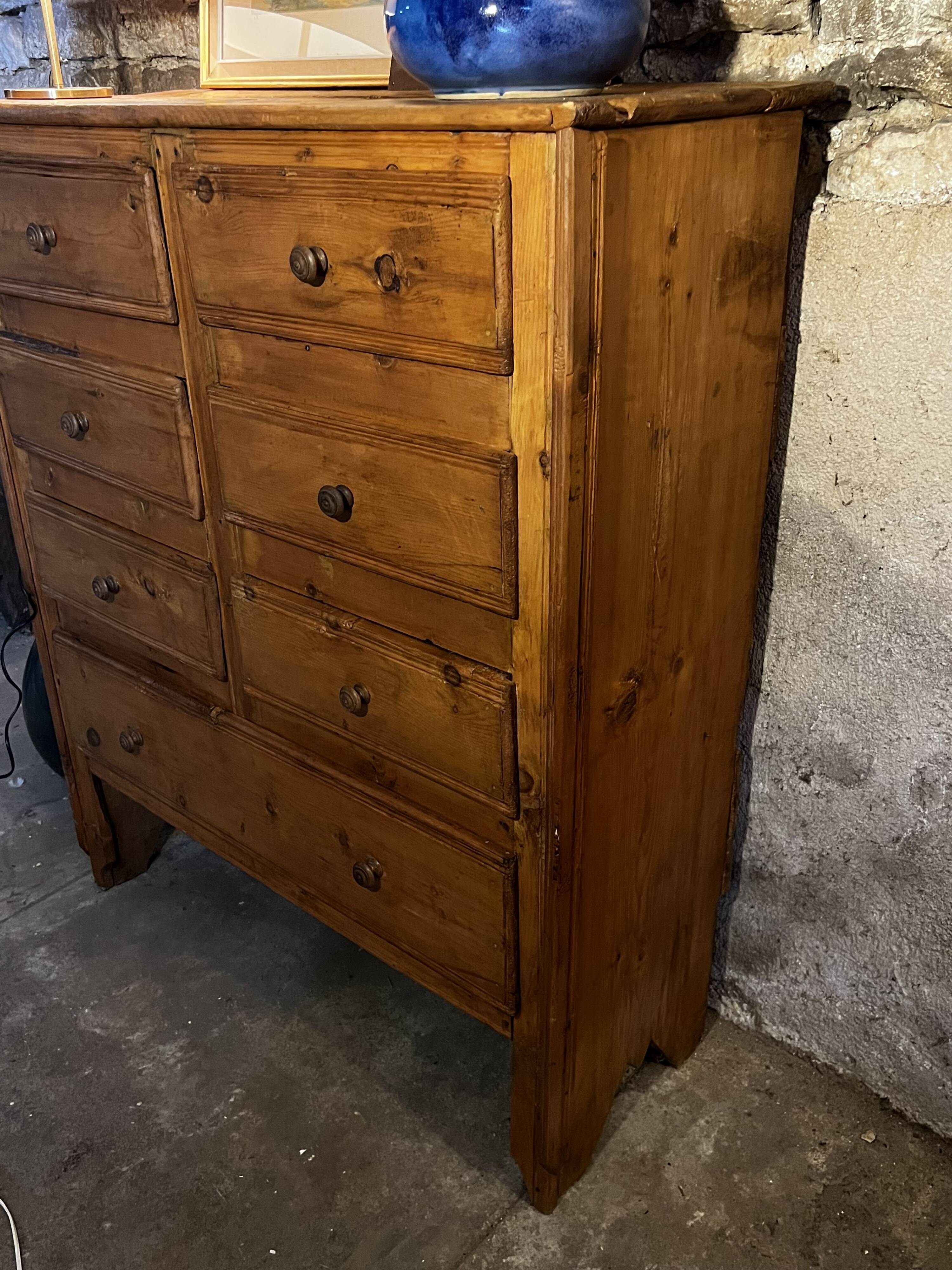 Commode - unique semainier savoyard