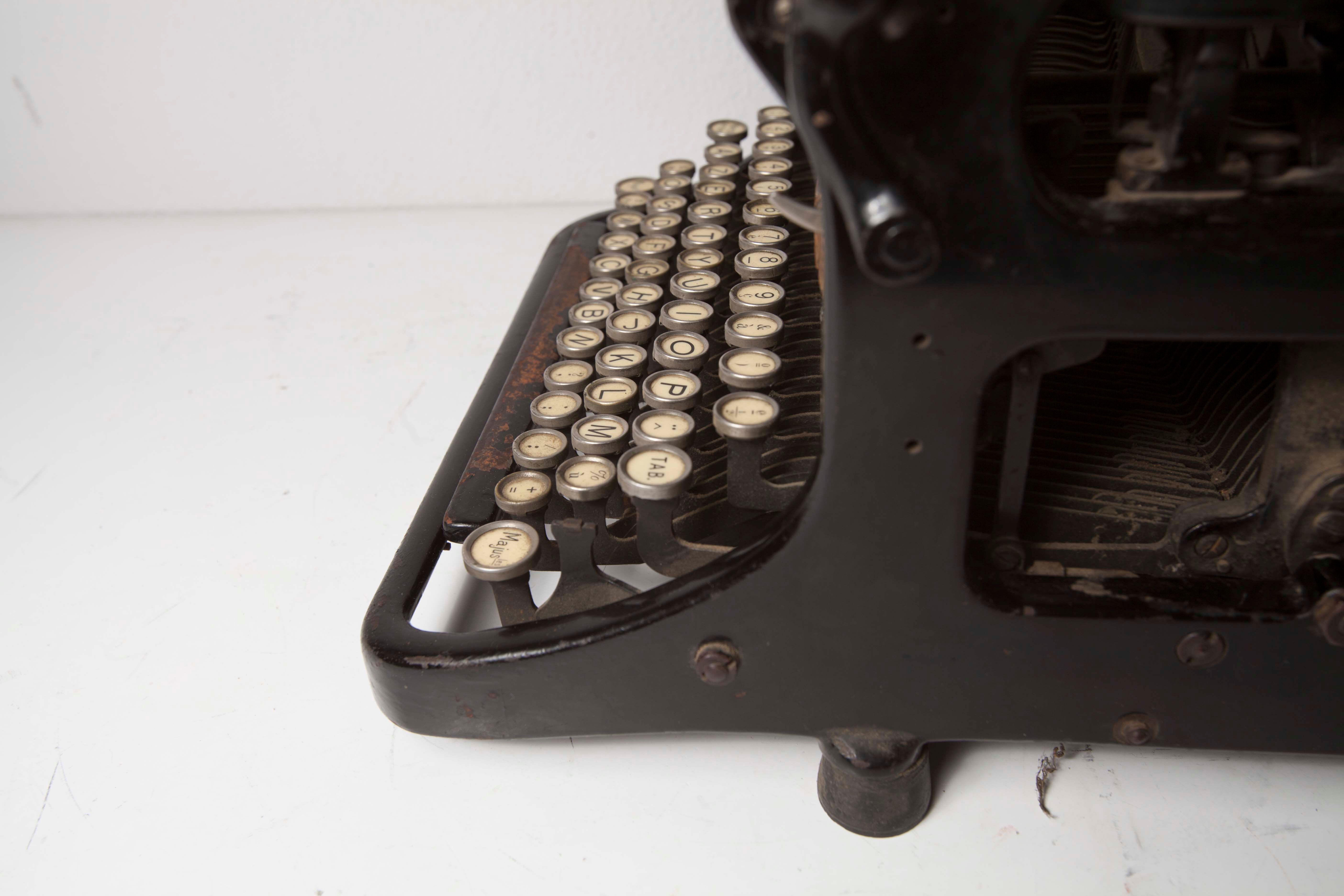 Typewriter continsouza 20s