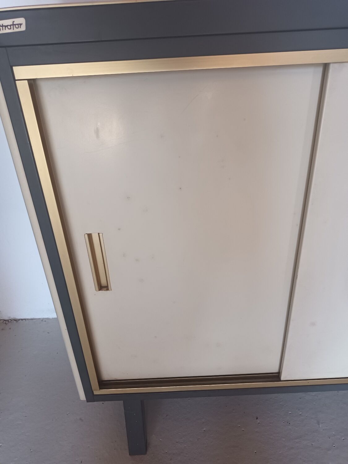 Small Strafor sideboard