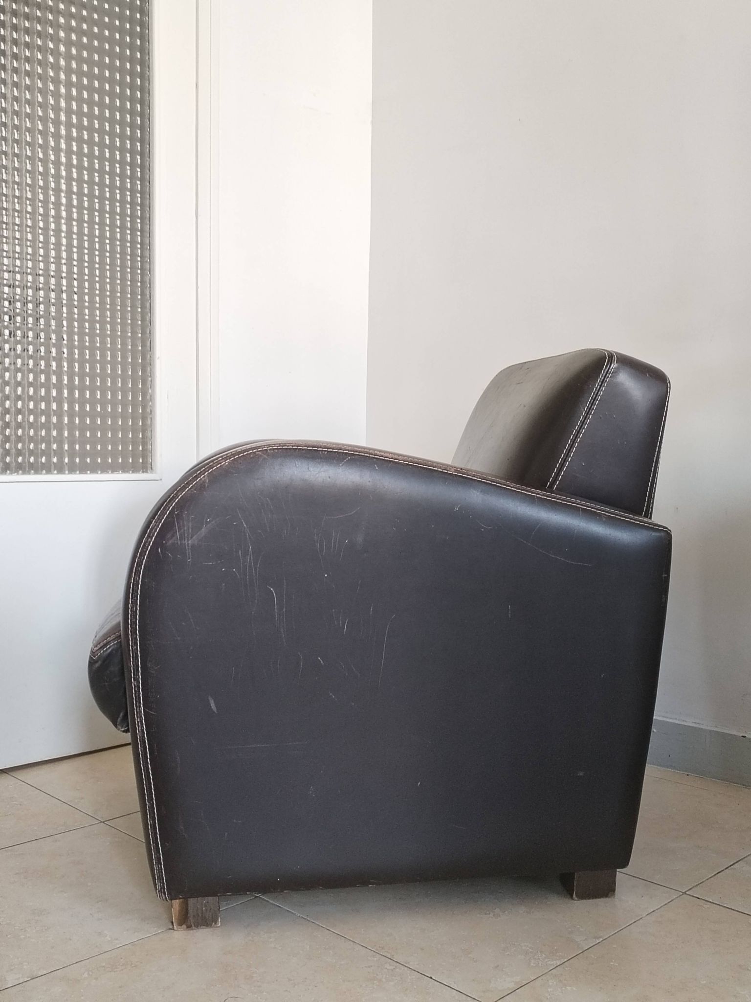 Vintage club armchair in dark brown leather – 1980s-1990s style