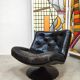 Chaise pivotante vintage en cuir noir au design hollandais Geoffrey Harcourt Artifort