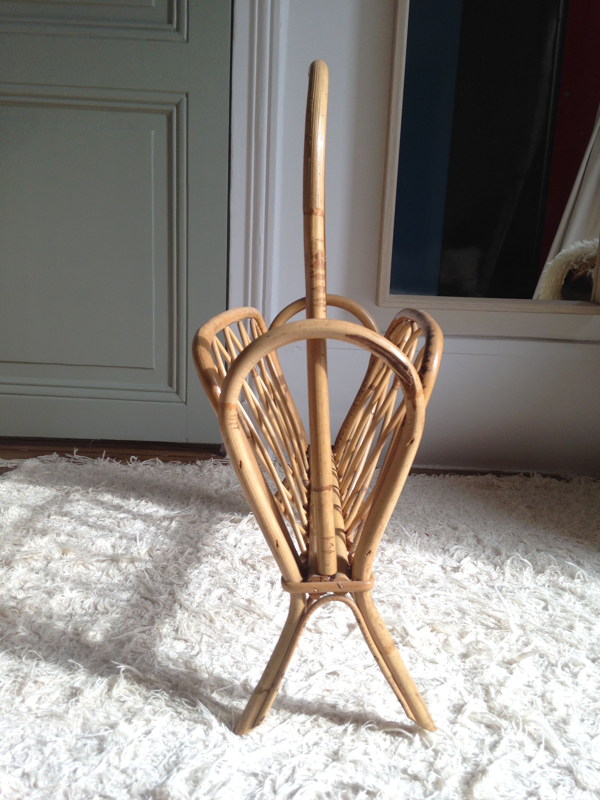 Rattan vintage magazine rack
