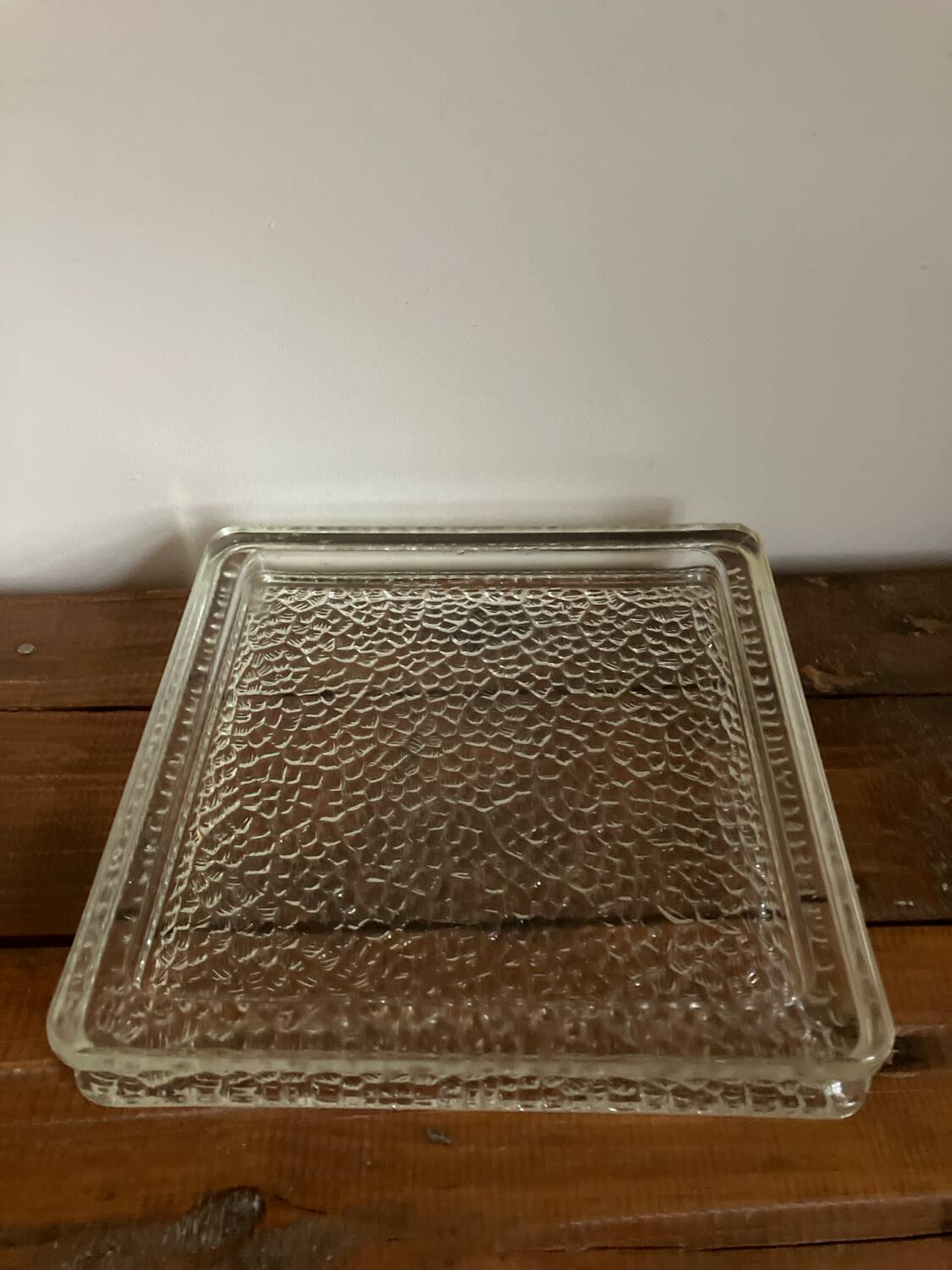 Thick glass storage tray