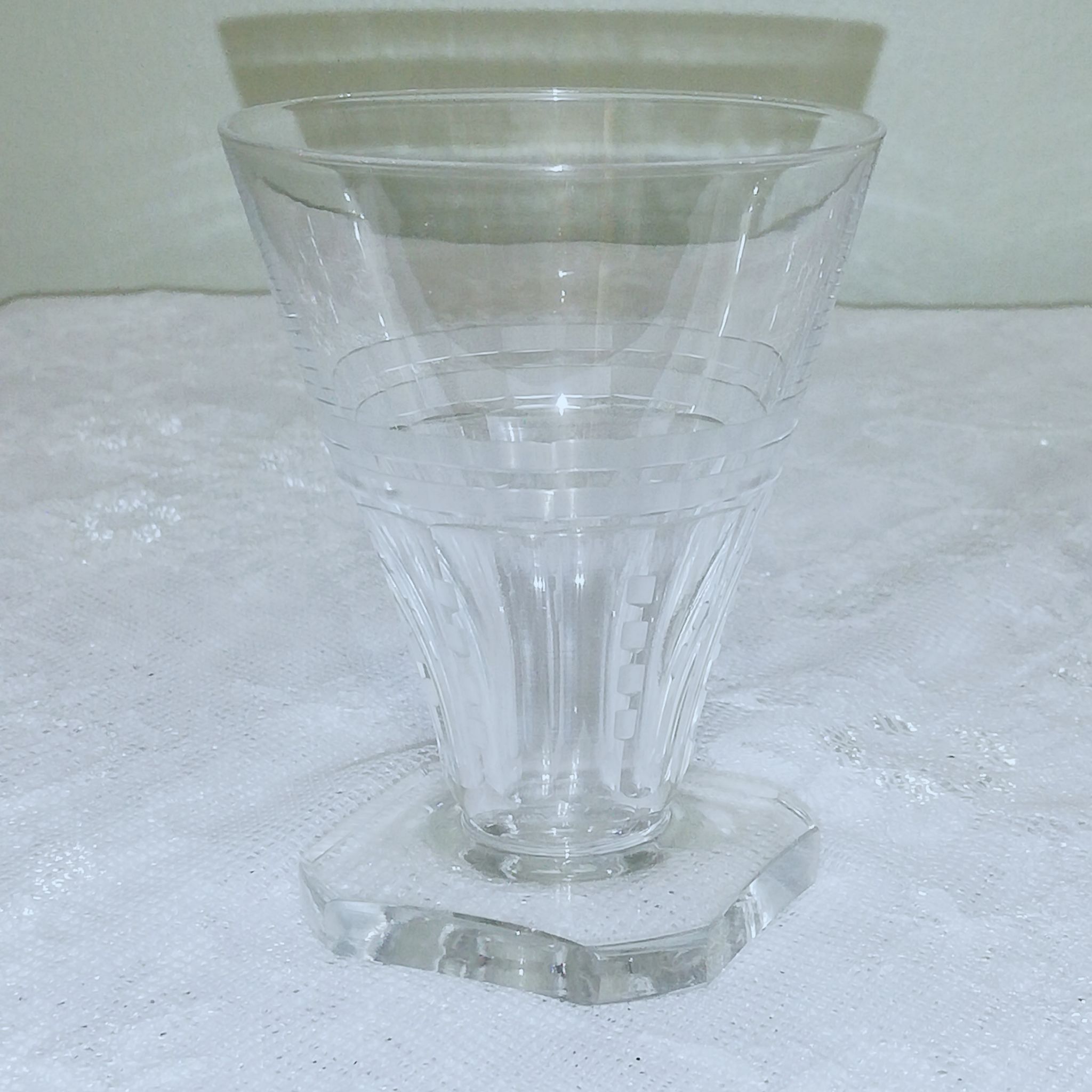 8 glasses with liqueur or aperitif 8cl art deco