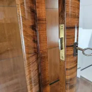 French Art Decò display cabinet from the 1940s in walnut
