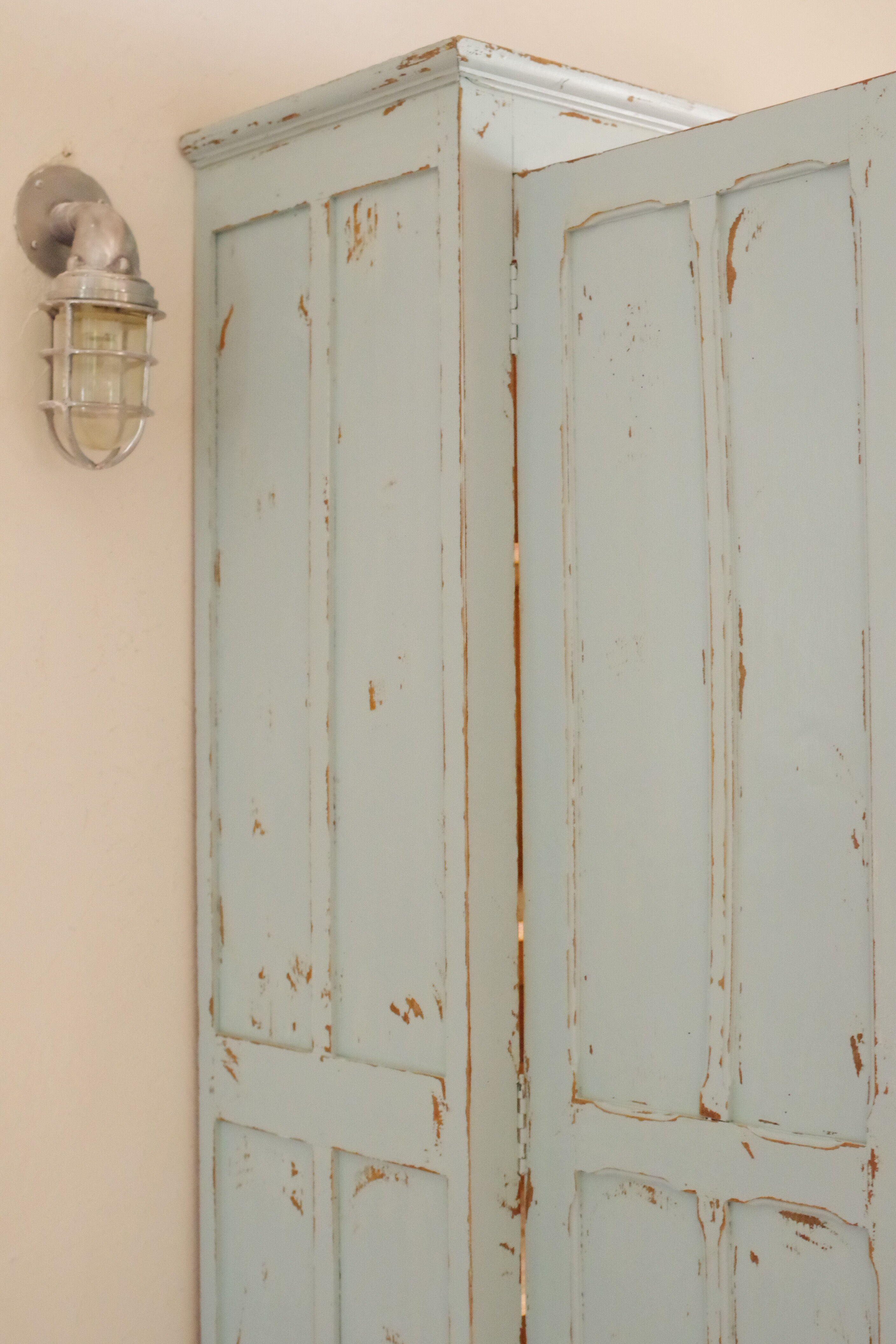 Parisian wardrobe colors soft blue patinated