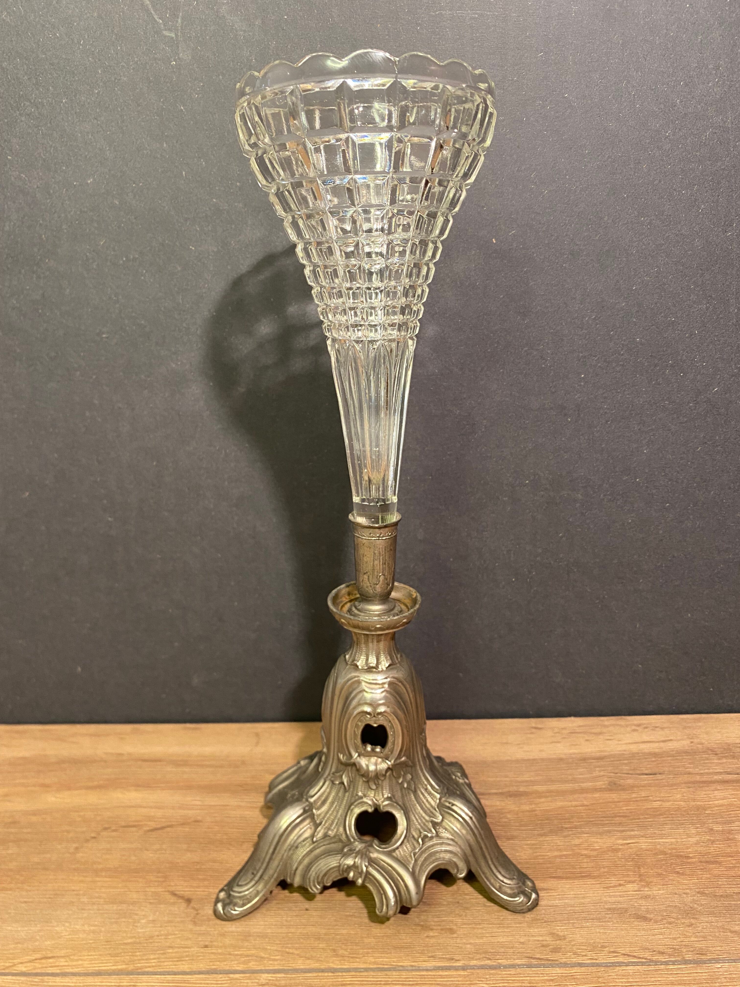 Cone vase, cut crystal bouquet (most certainly Baccarat, Saint Louis ...)
