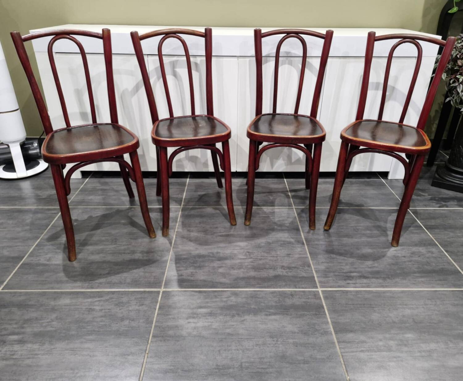 Suite de 4 chaises de bistrot Thonet, années 1930