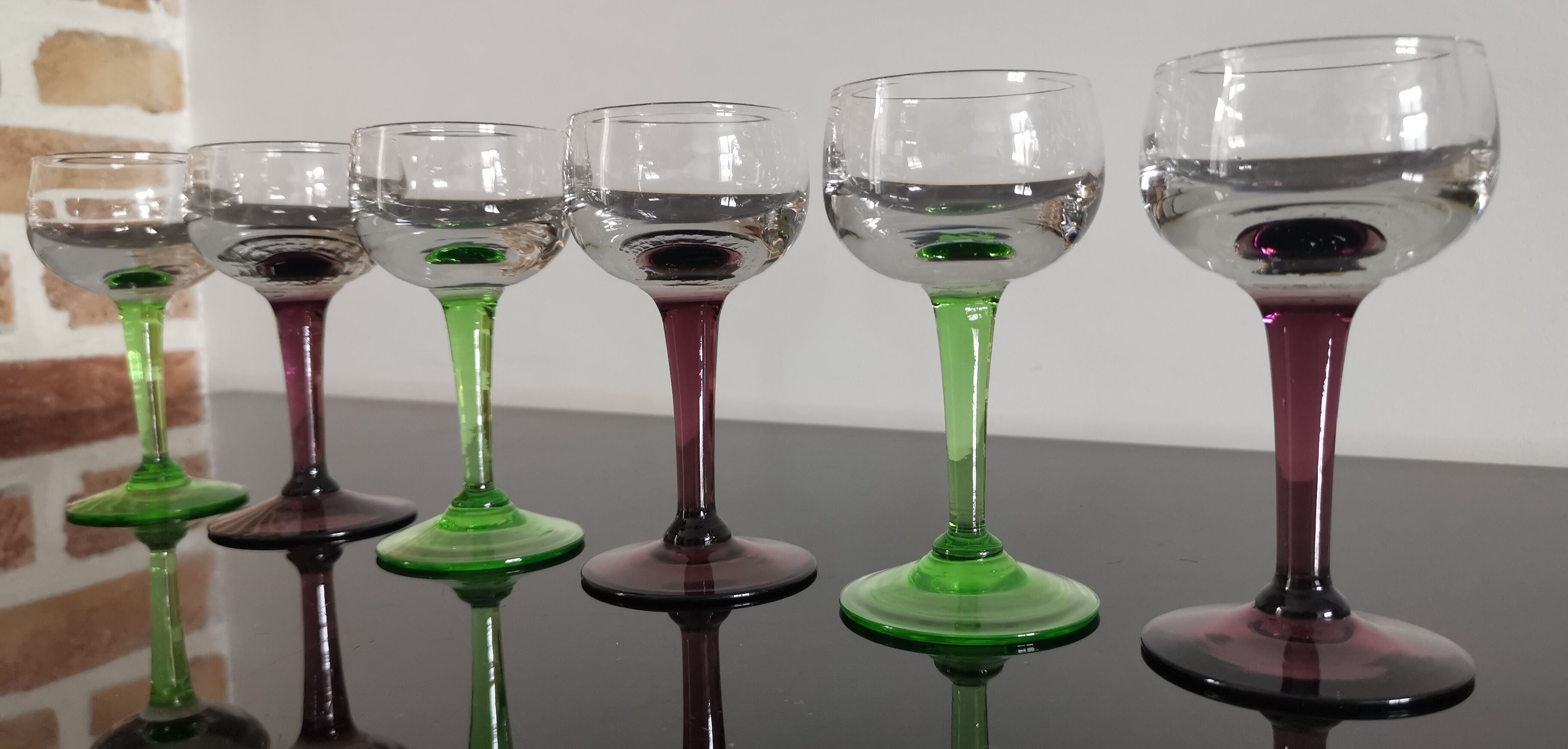 6 anciens verres à liqueur en cristal sur pieds de couleurs  des années 20/30