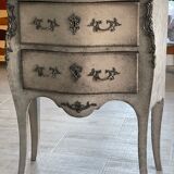 Curved chest of drawers style