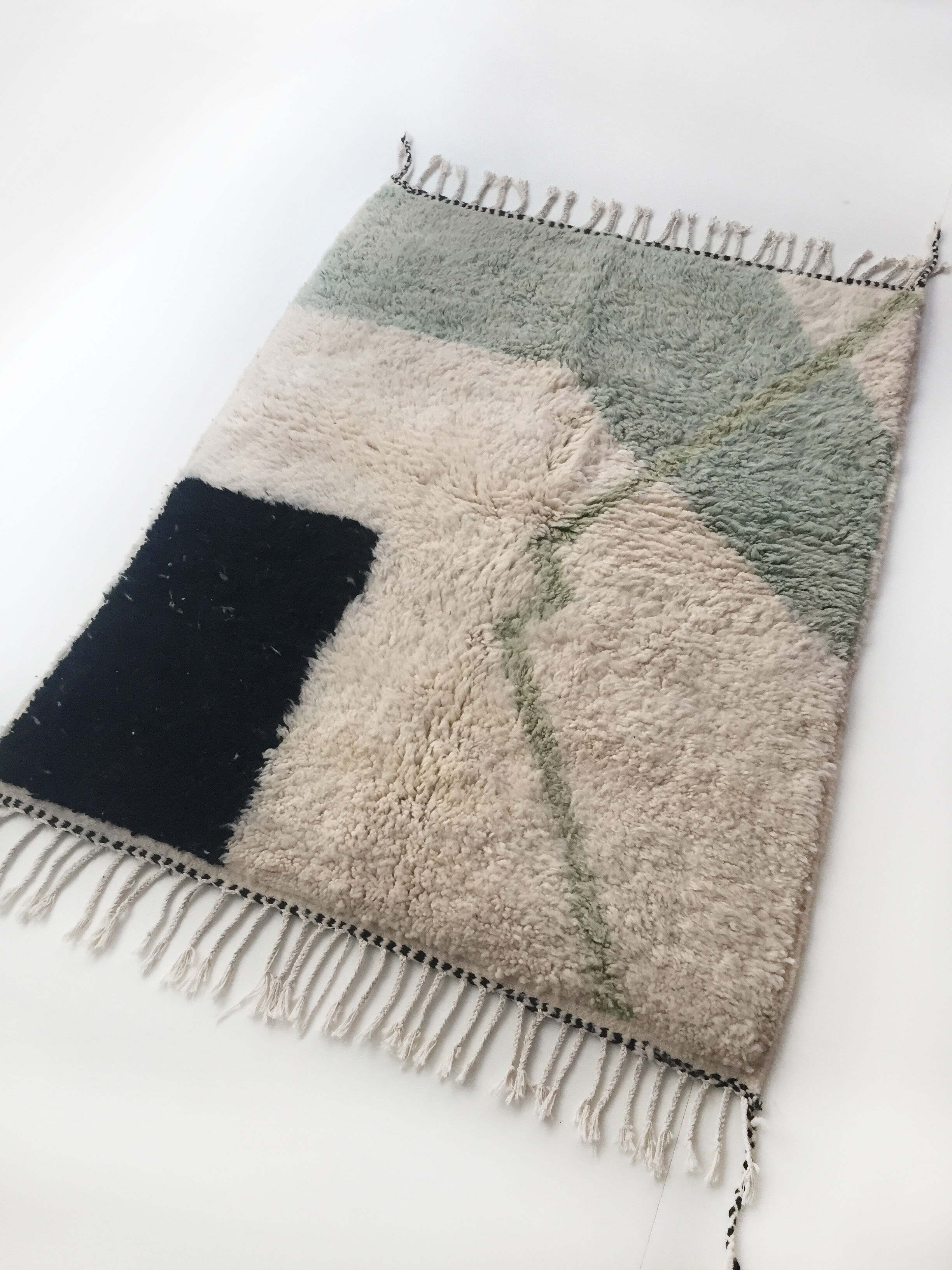 Moroccan Berber carpet Beni Ouarain 153x120cm