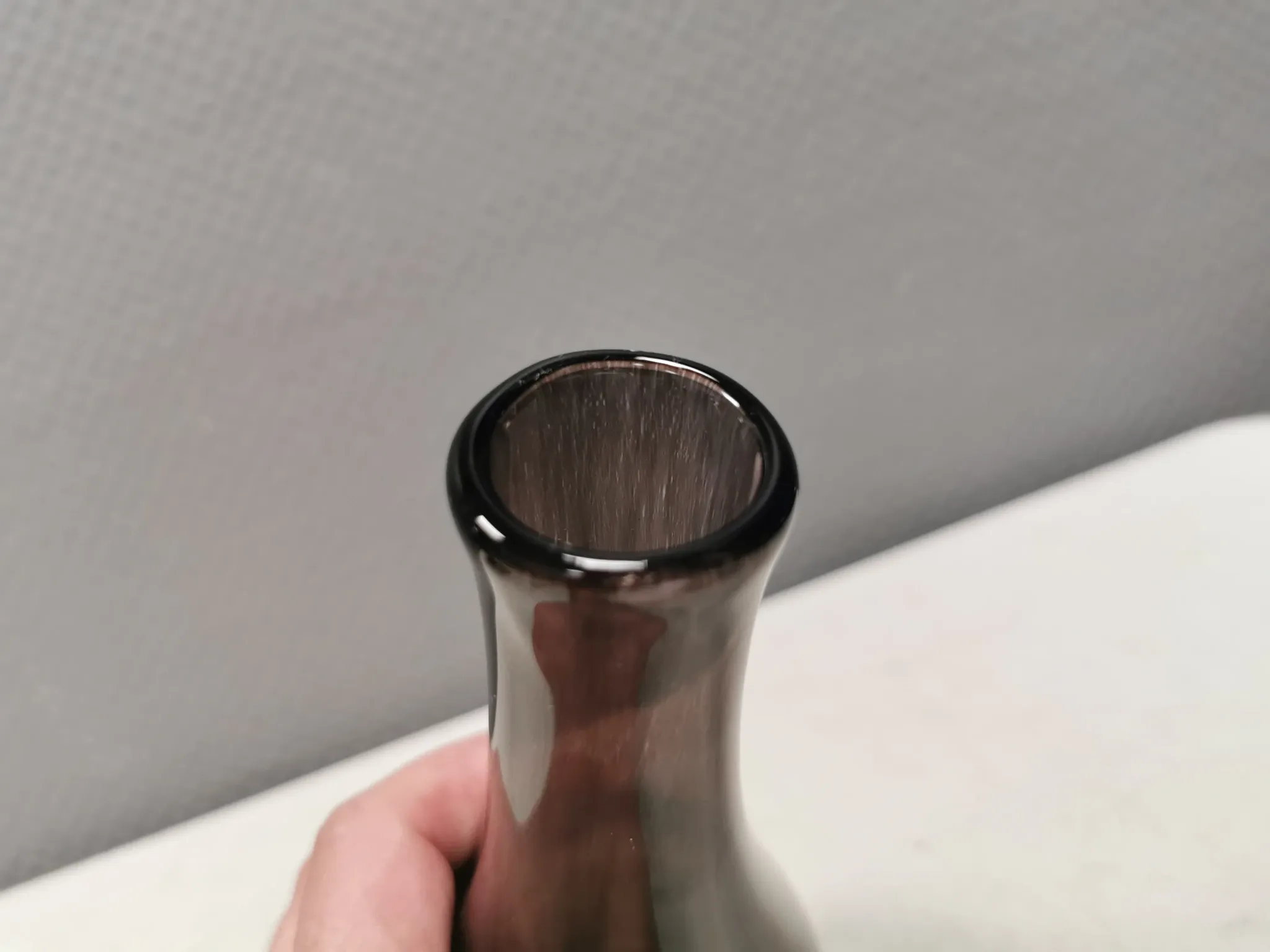 A unique vase in hand-blown glass with a hint of purple in the colour.