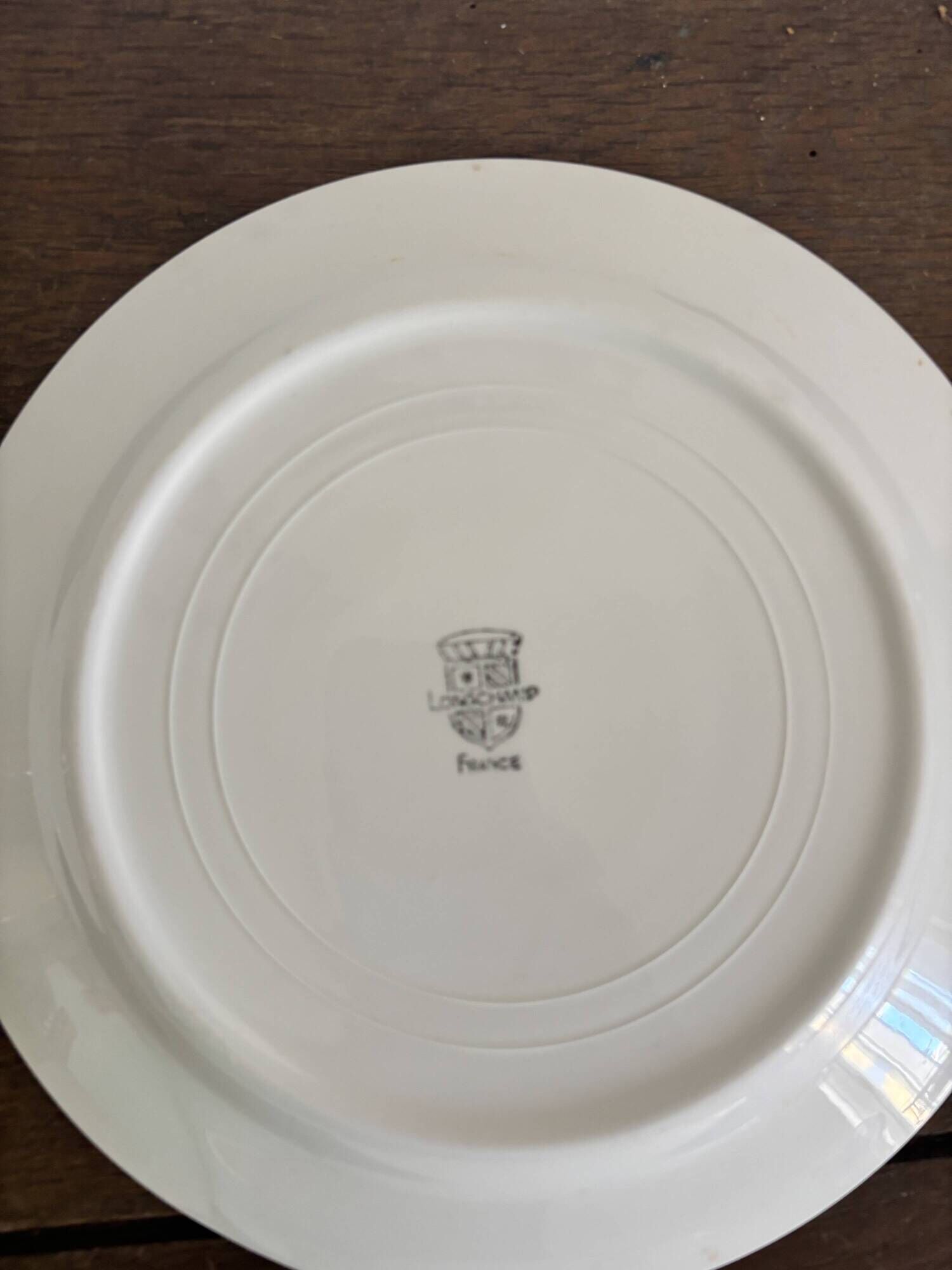 Vintage Longchamp France service – 18 graphic plates from the 1950s.