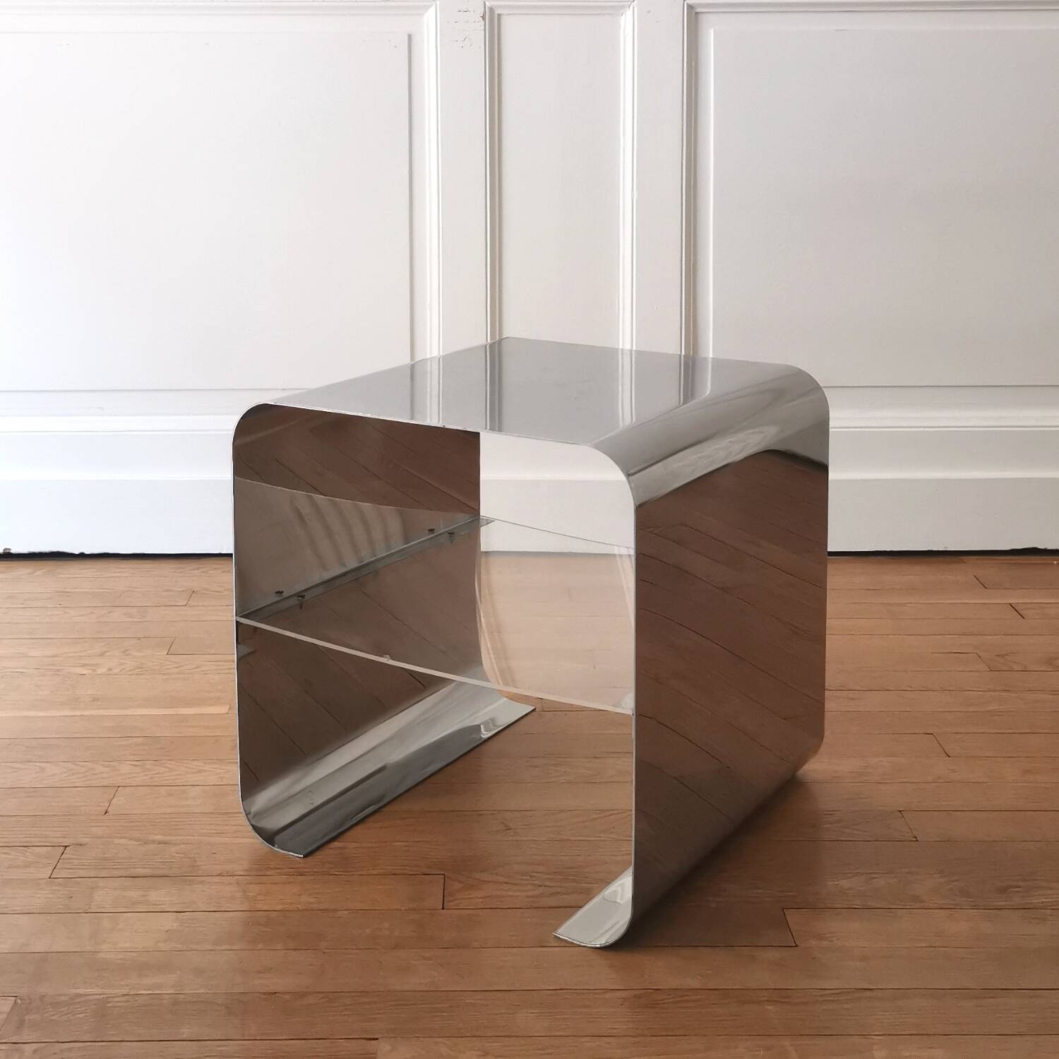 Chevet, table d'appoint inox et plexiglass, 1970