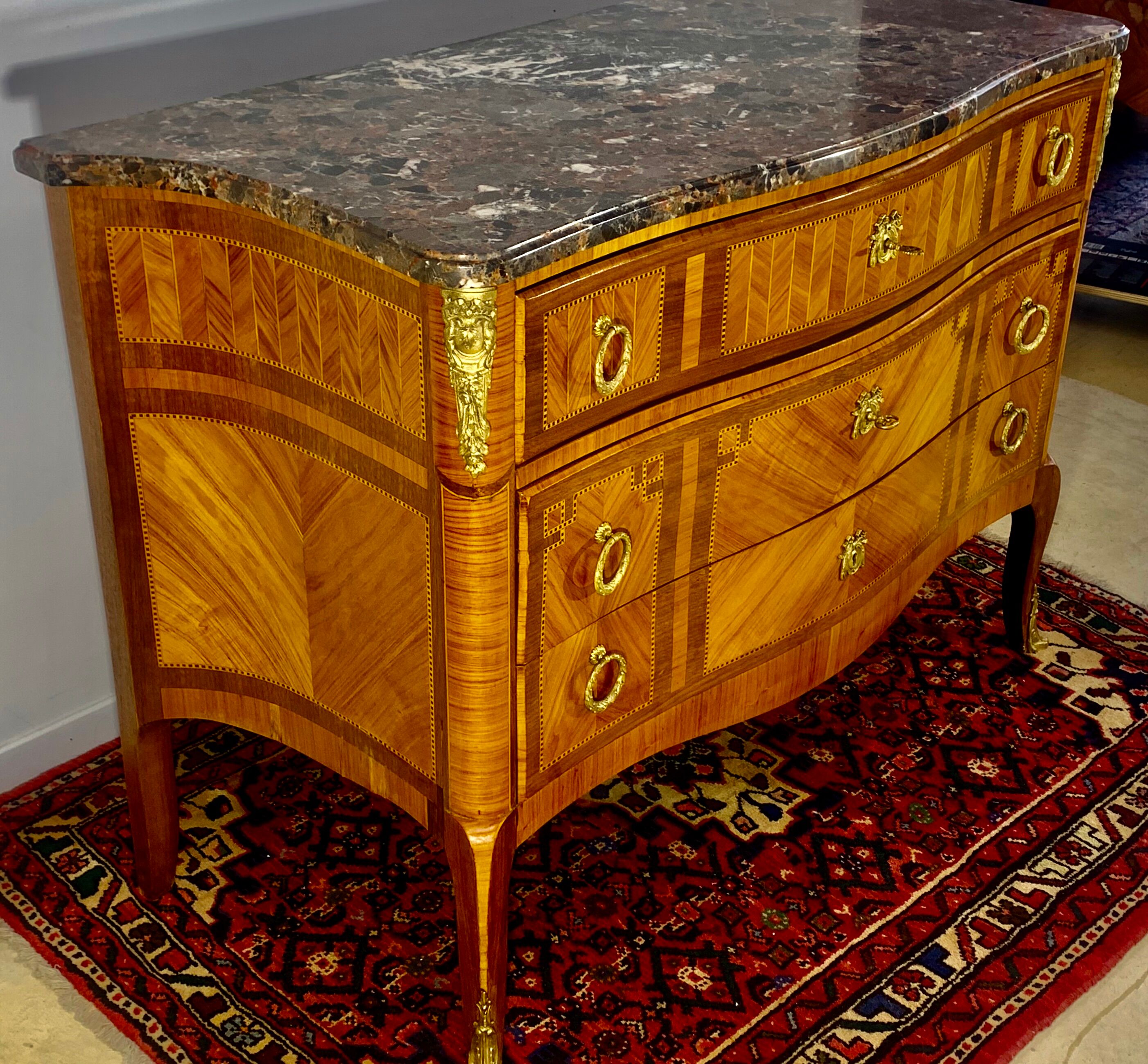 Chest of drawers with curved façade, transition style, in veneer of precious wood