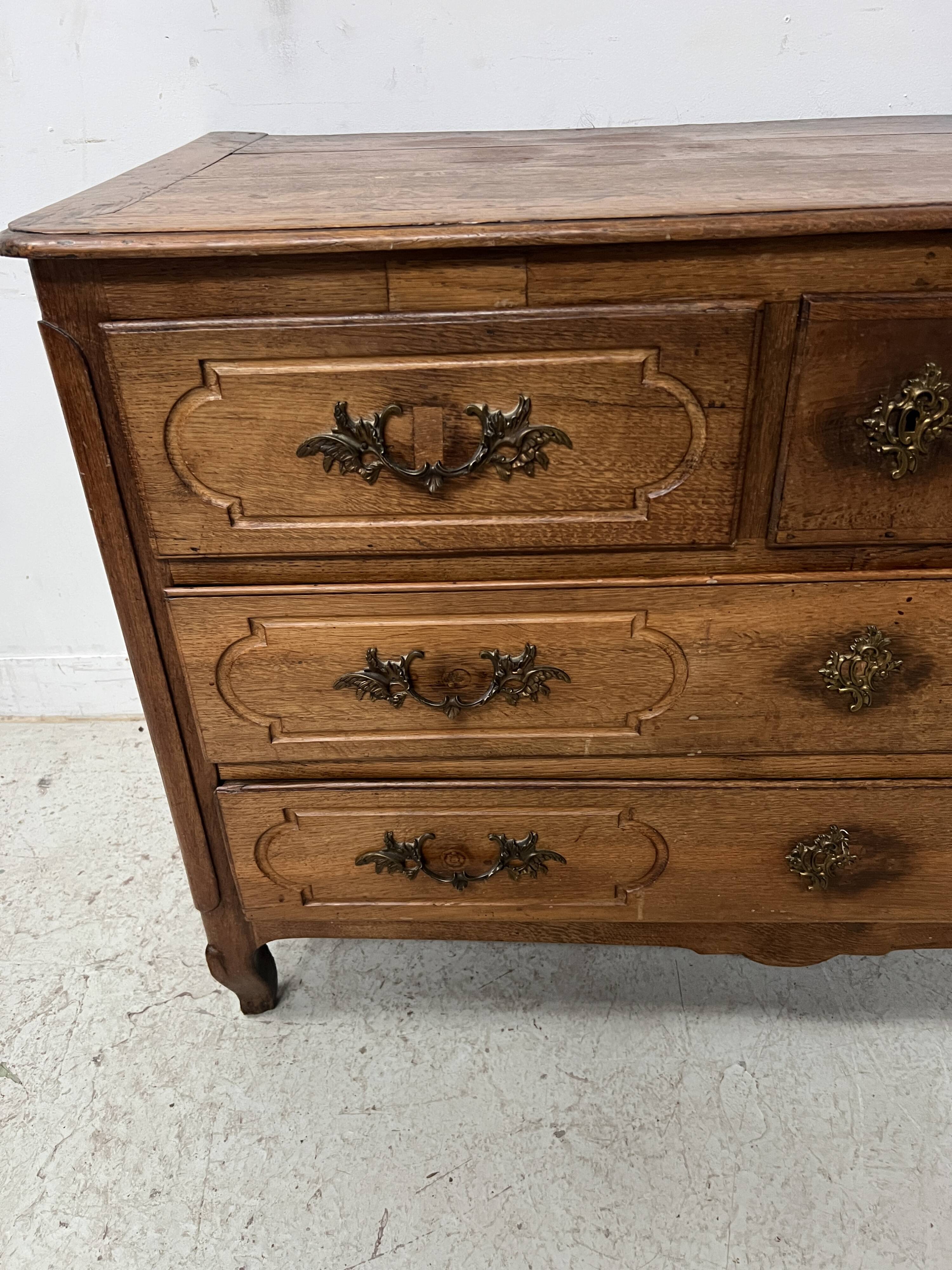 Commode Louis XV en chêne massif du XVIII siècle