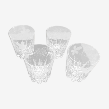 Série de 4 verres à whisky en cristal gravé décor vigne