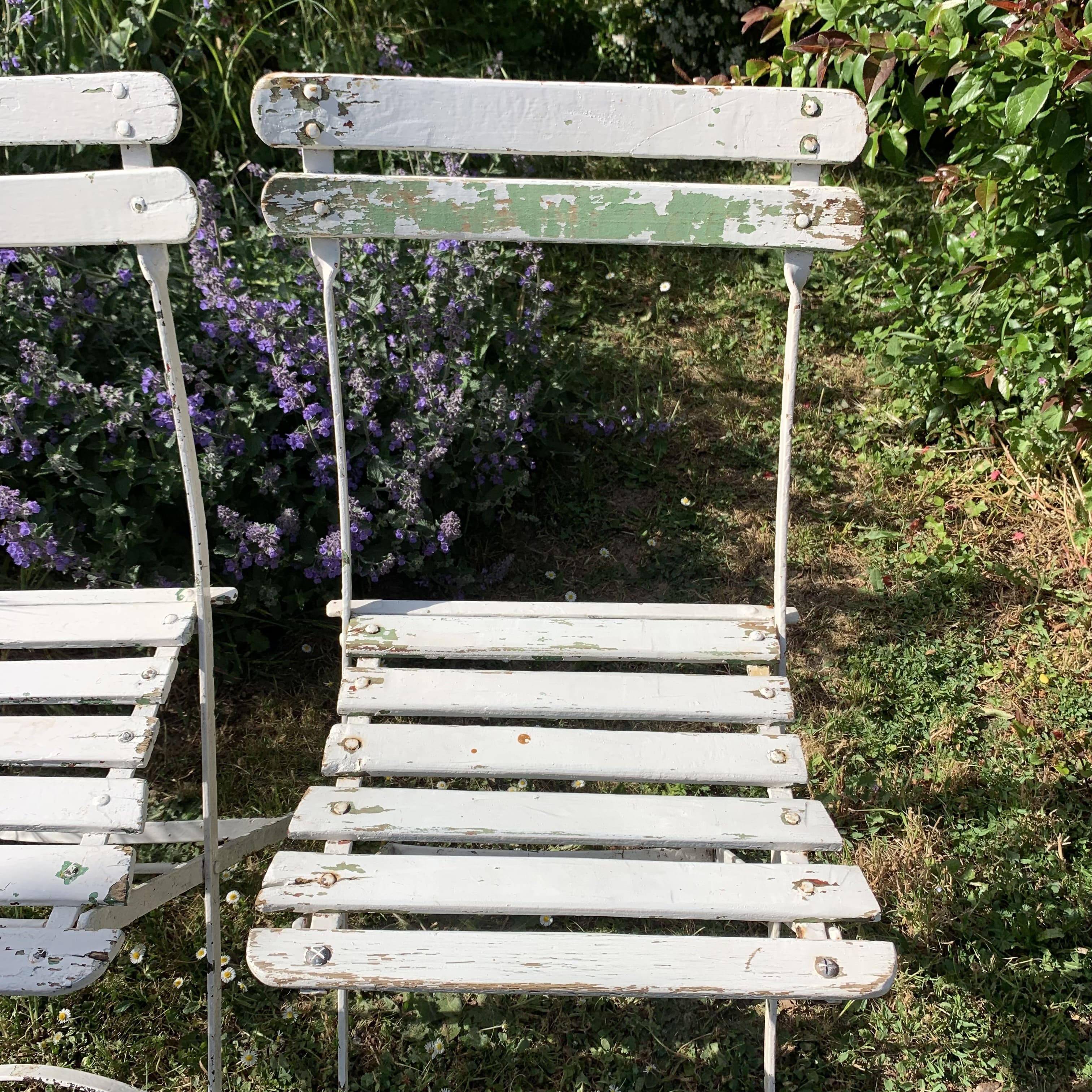 Paire d'anciennes chaises de jardin