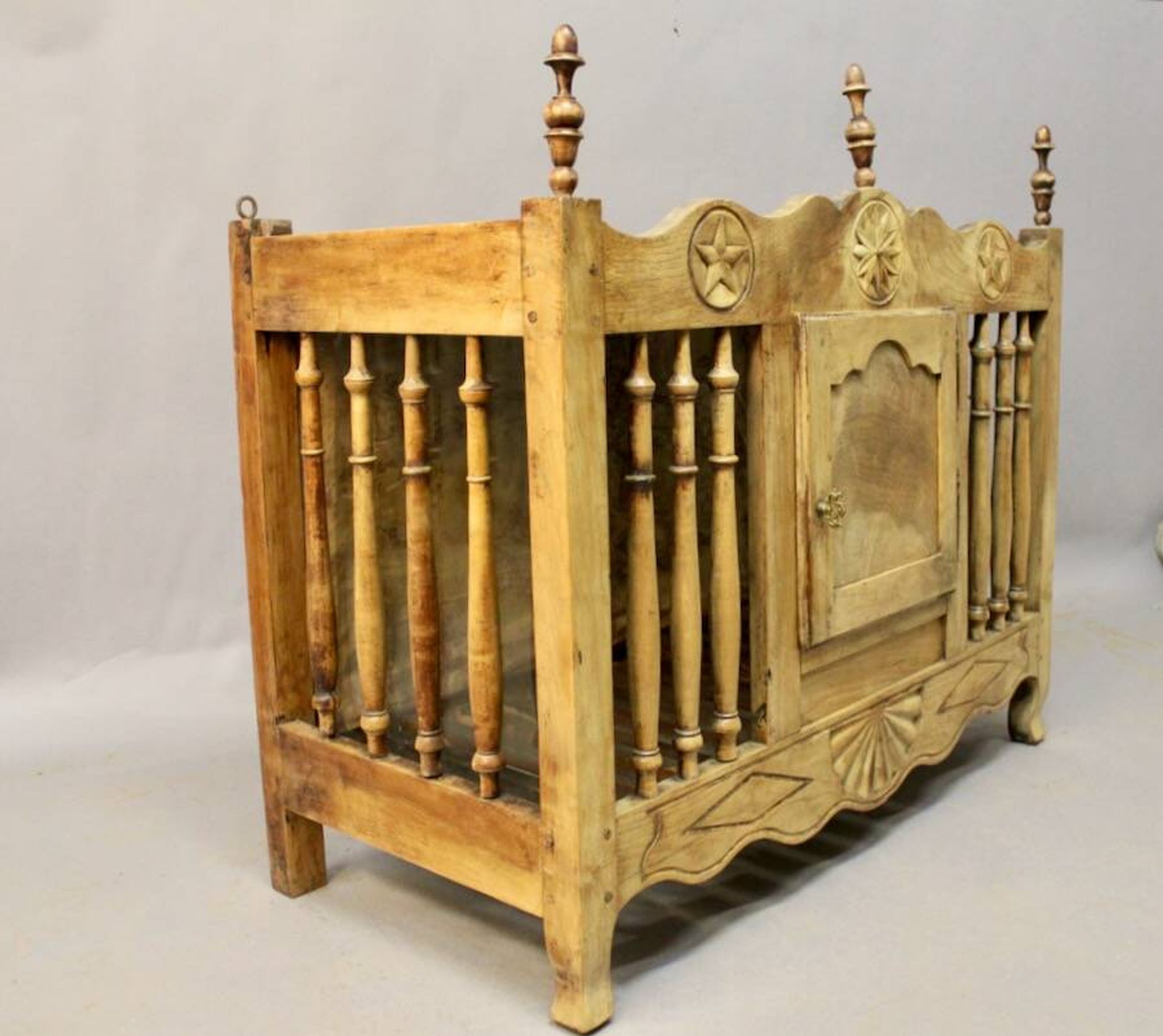 19th Century Light Walnut Panetière