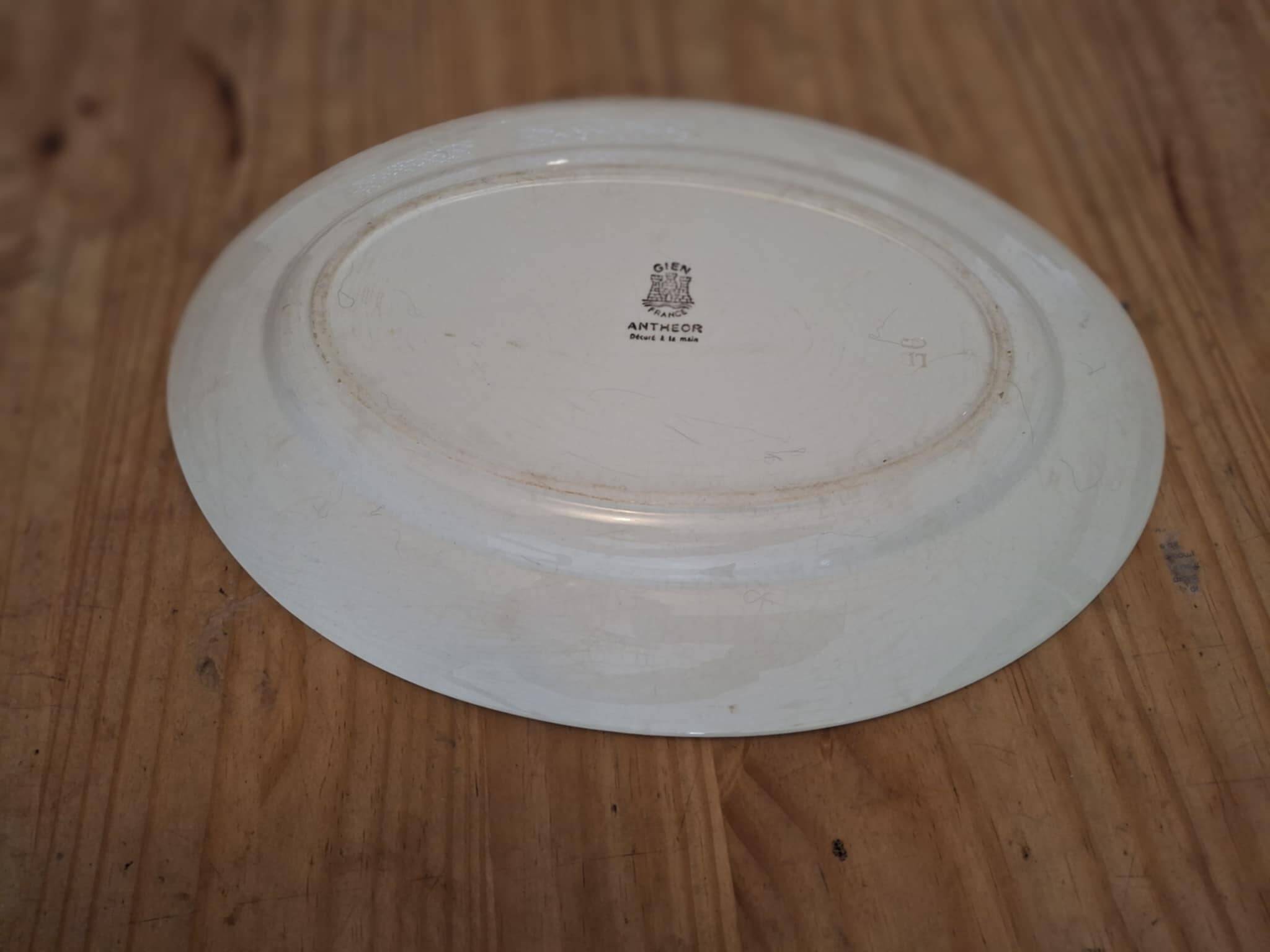 Oval earthenware plate Gien – Anthéor model – Hand-painted decoration