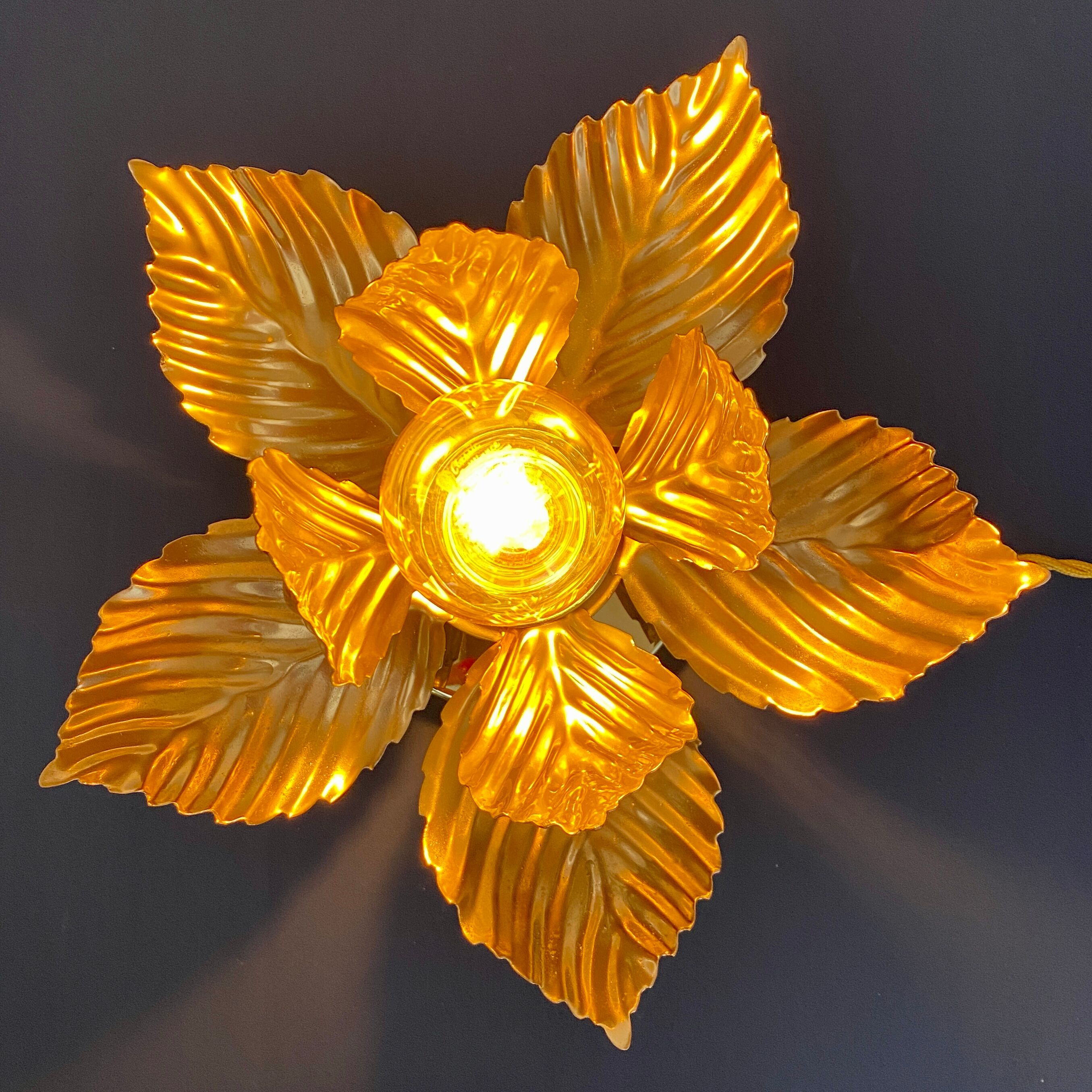 Vintage wall lamp golden leaves