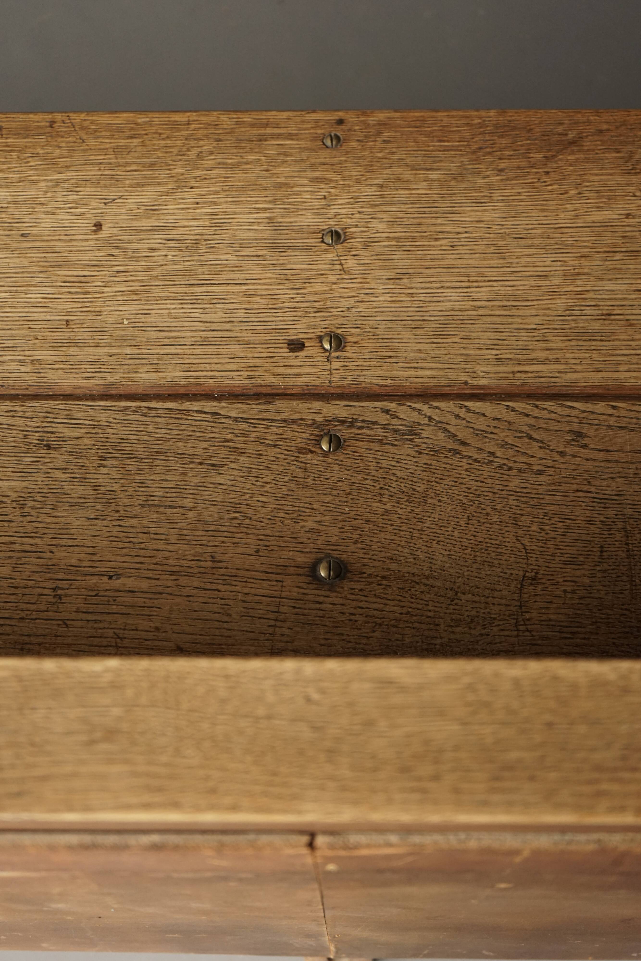 Dutch Traditionalist oak bench, Delft School. 1920s