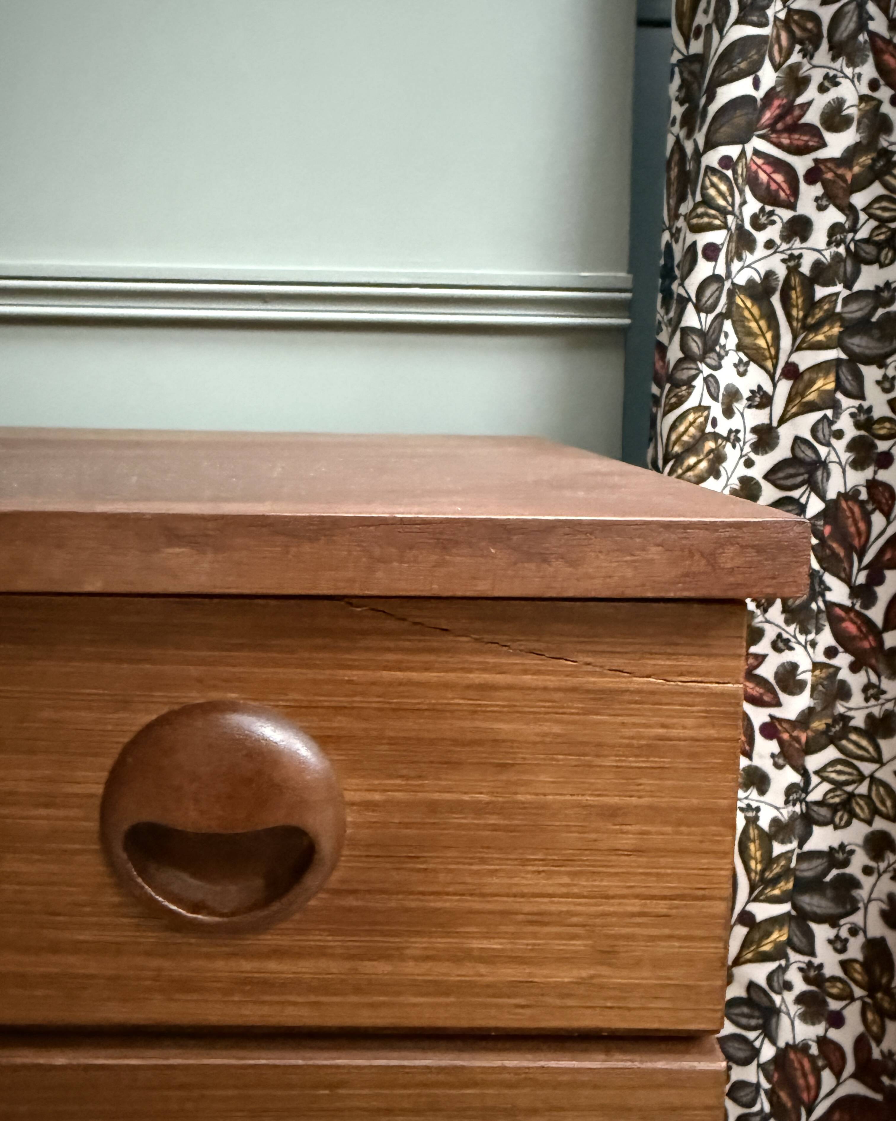 Scandinavian commode Schreiber