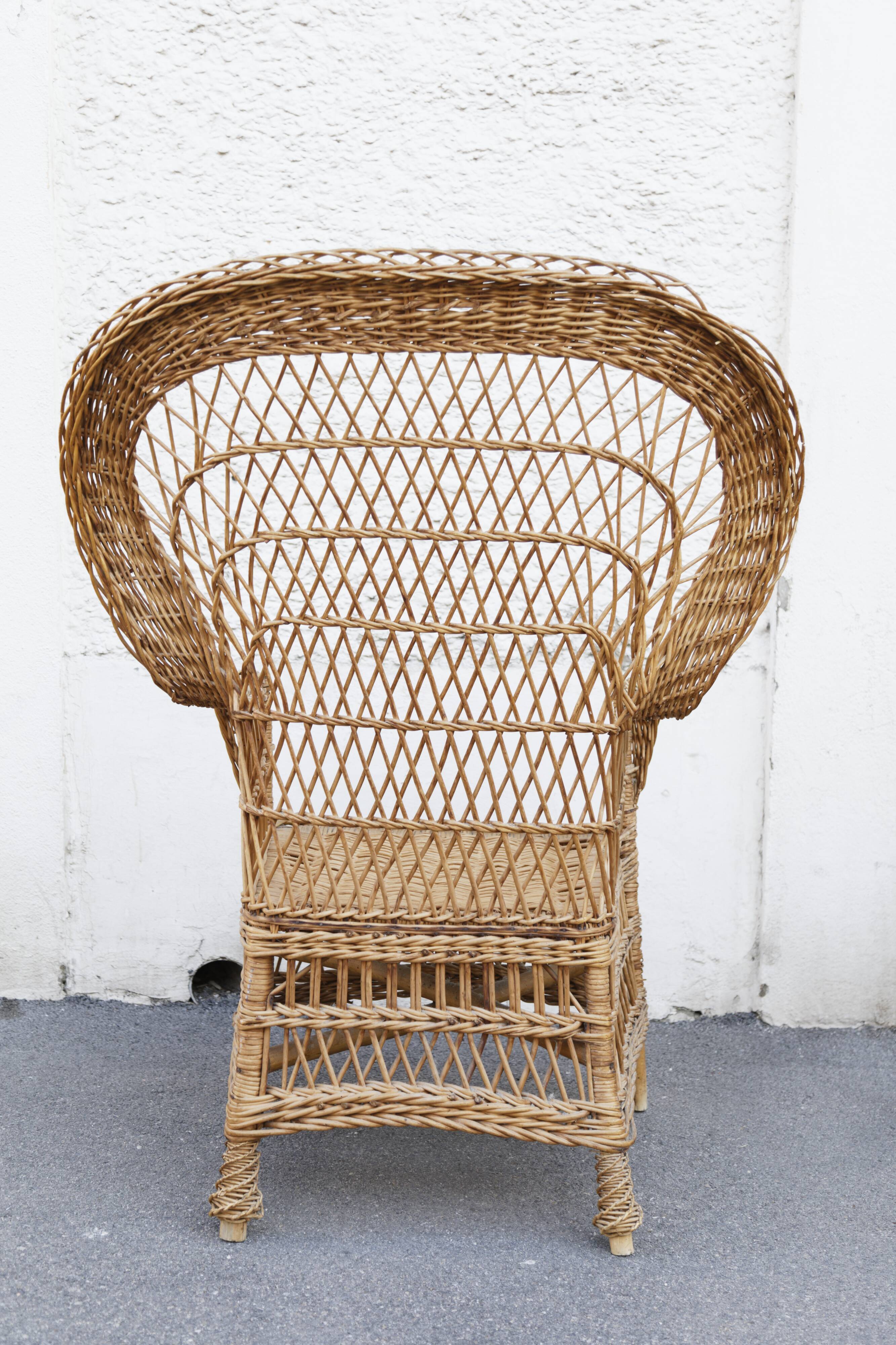 Armchair rotin braided