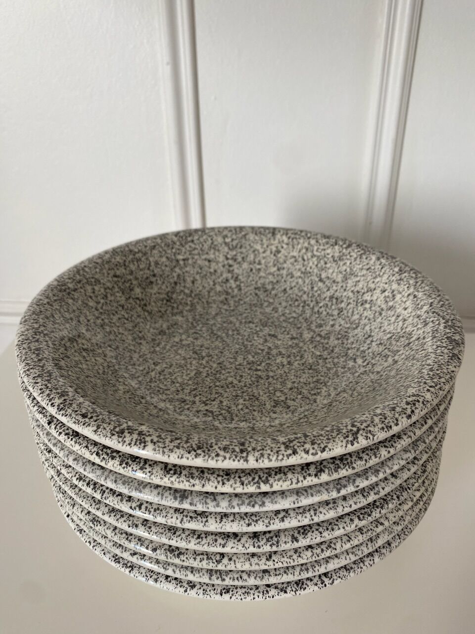 Set of 8 hollow plates in Italian speckled ceramic
