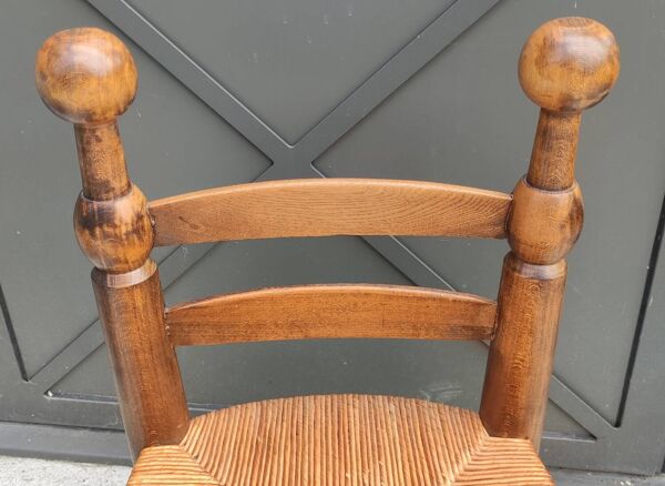 Ancienne petite chaise basse paillée