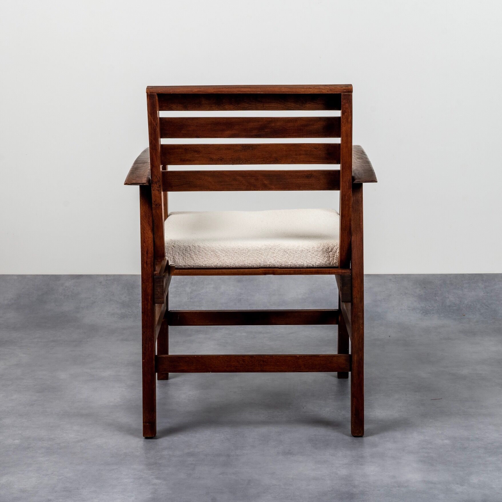 Oak armchair from the 50s with Lelièvre buckle cushion