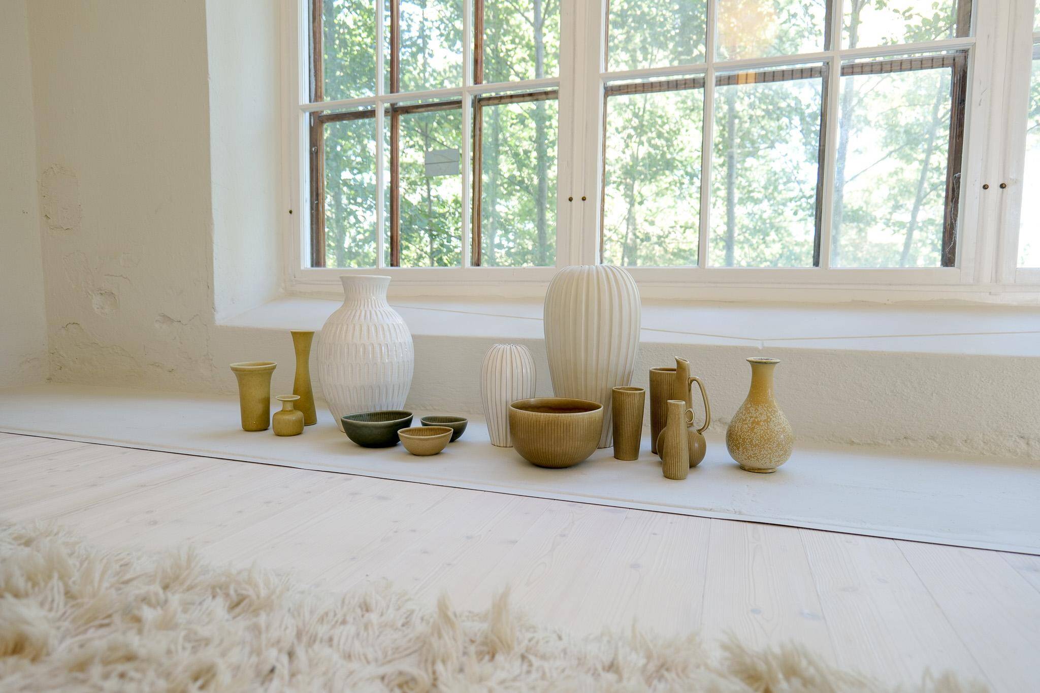Mid-century modern sculptural vase by Rörstrand, designed by Gunnar Nylund, Sweden, 1950s.
