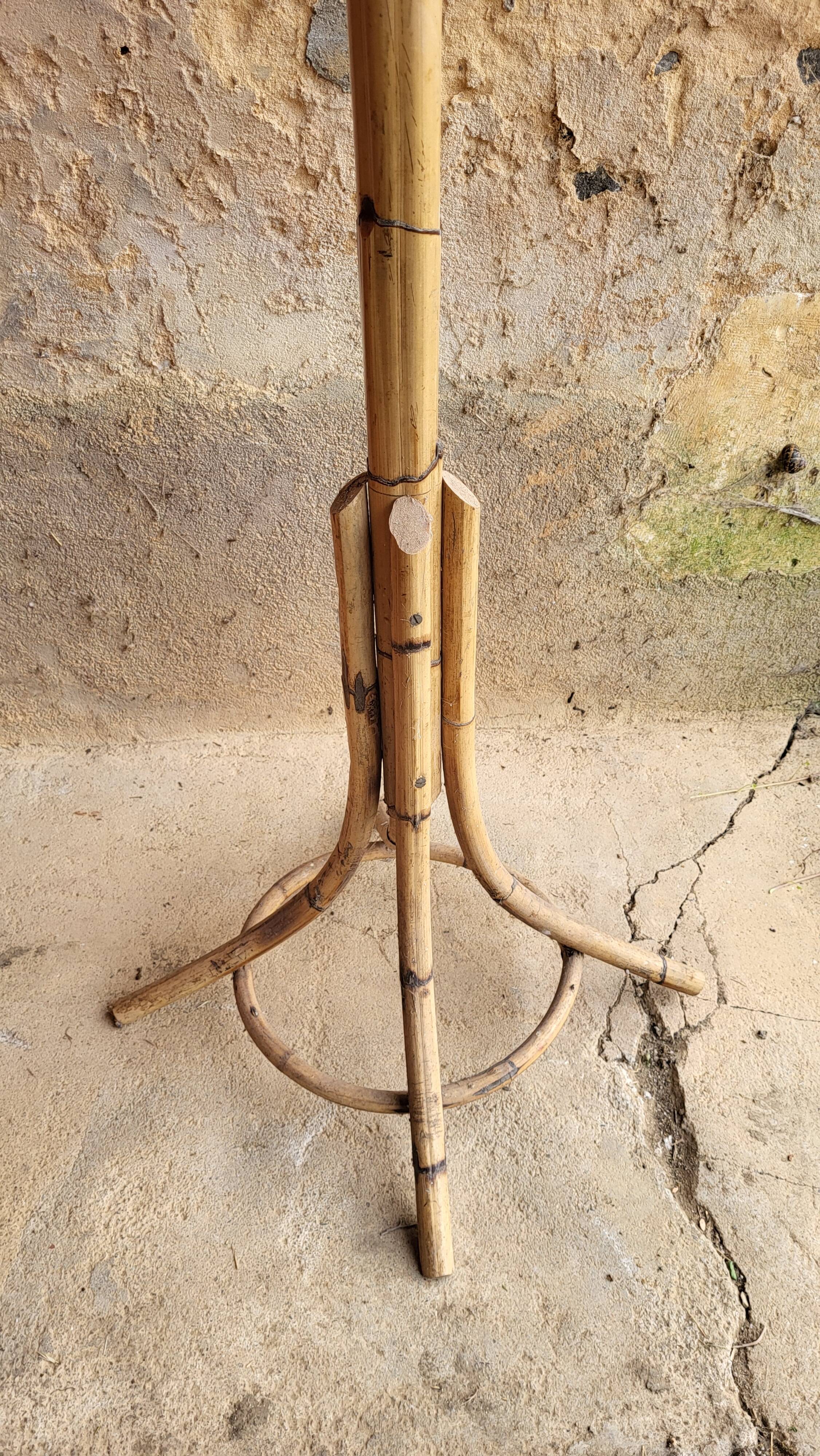 Porte manteaux perroquet en rotin