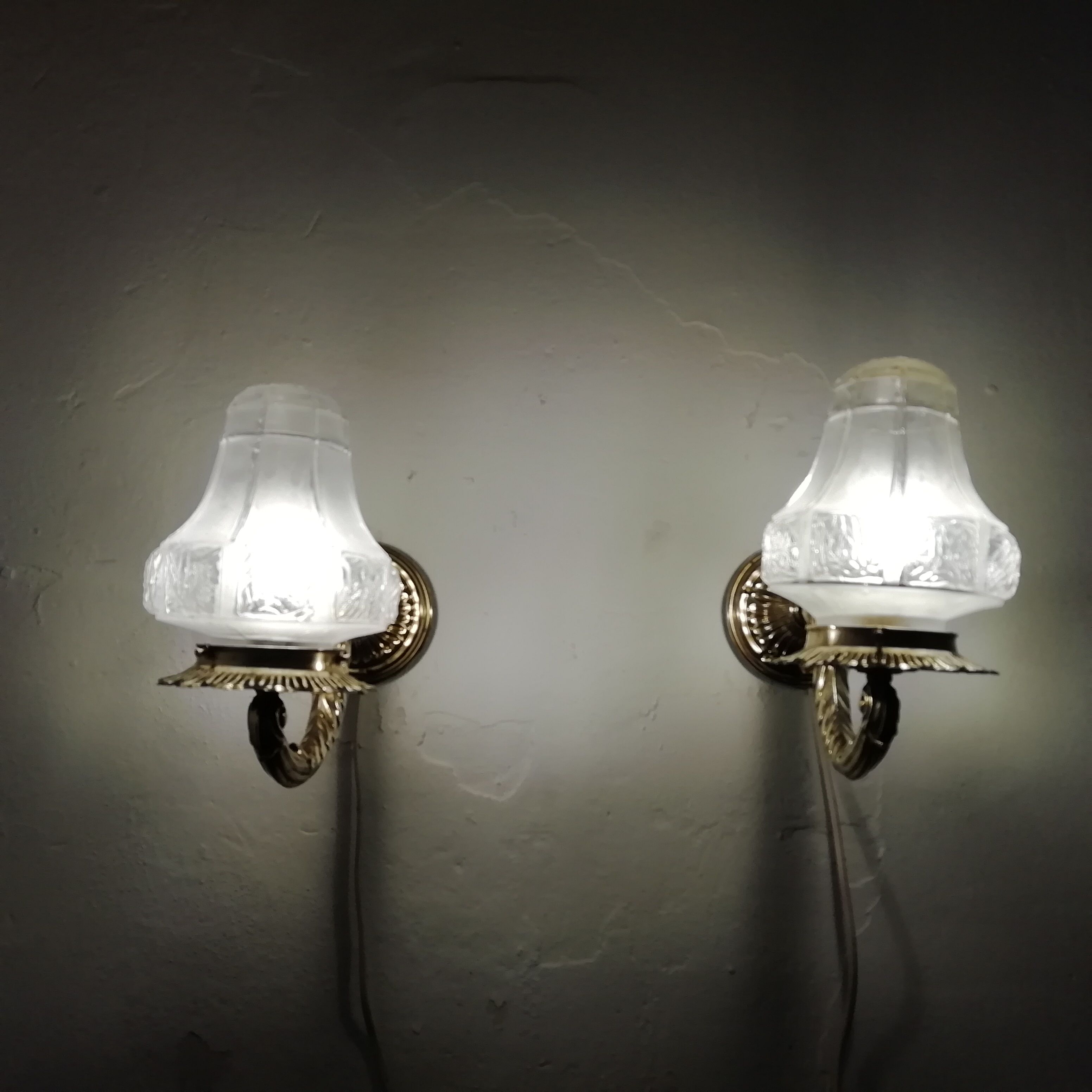 Brass and glass "art deco" wall light 1940