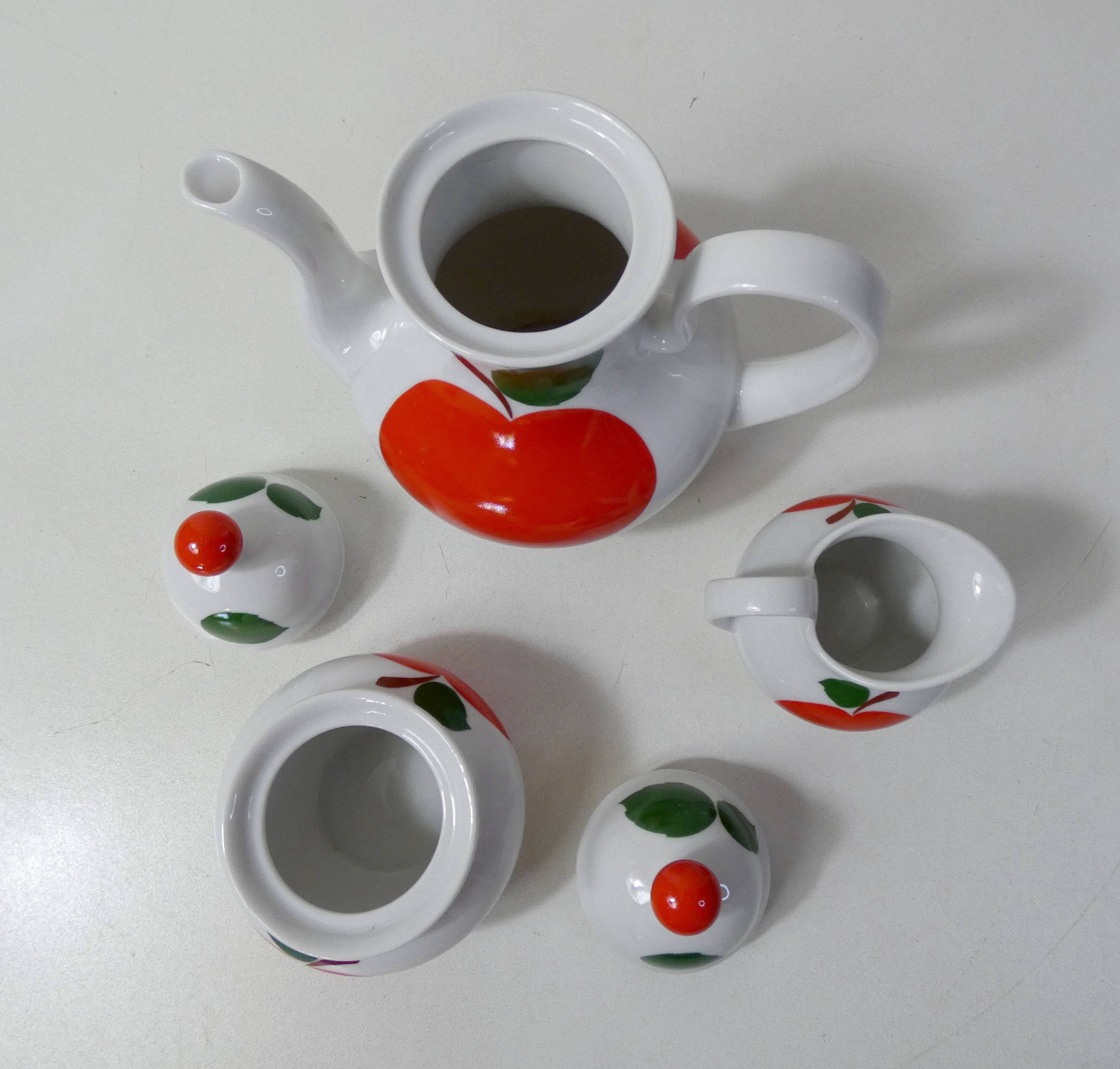 Apple service in bavarian porcelain