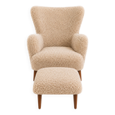 Fauteuil vintage à oreilles et repose-pieds en peau de mouton