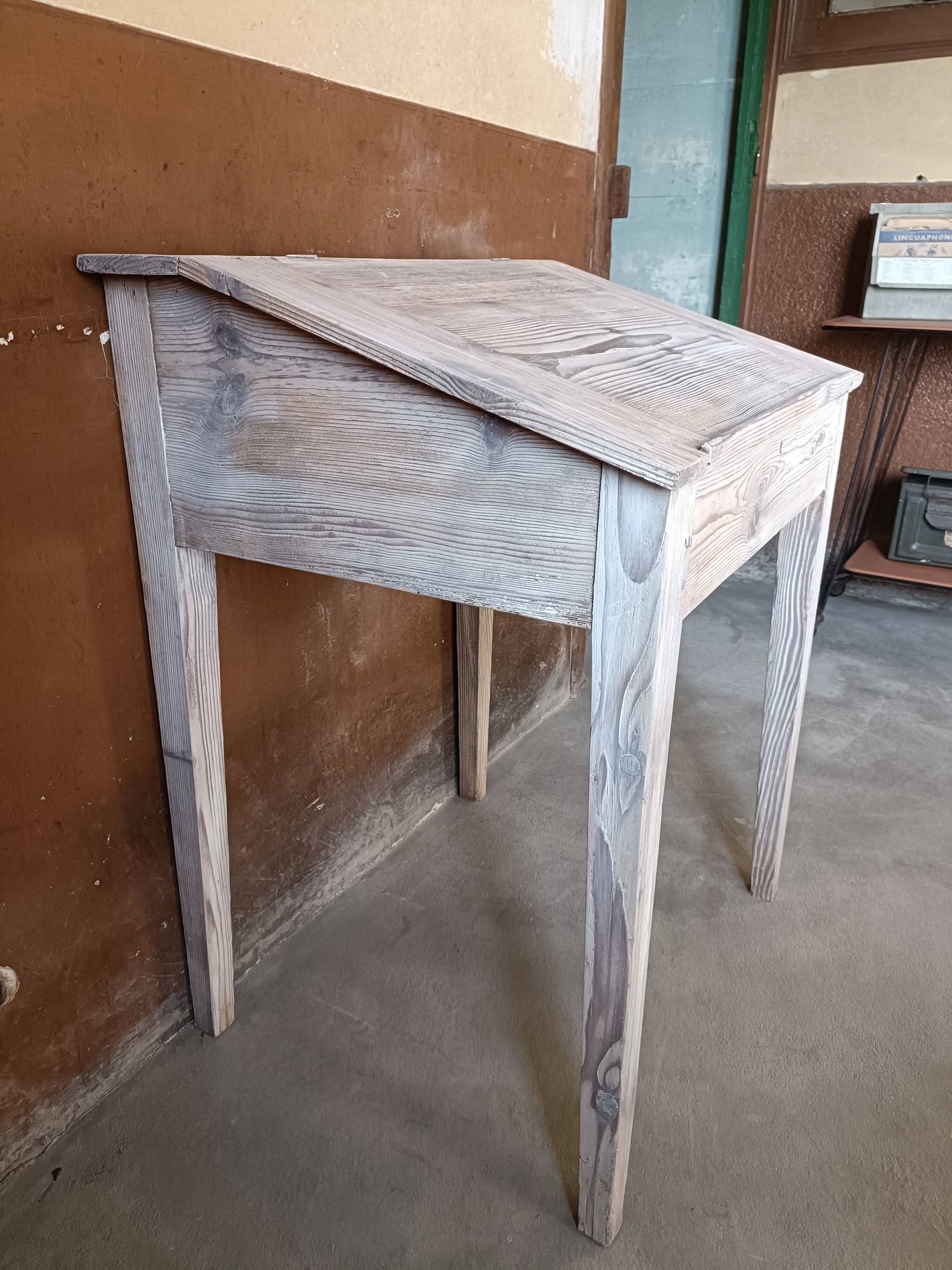 Bureau pupitre rénové