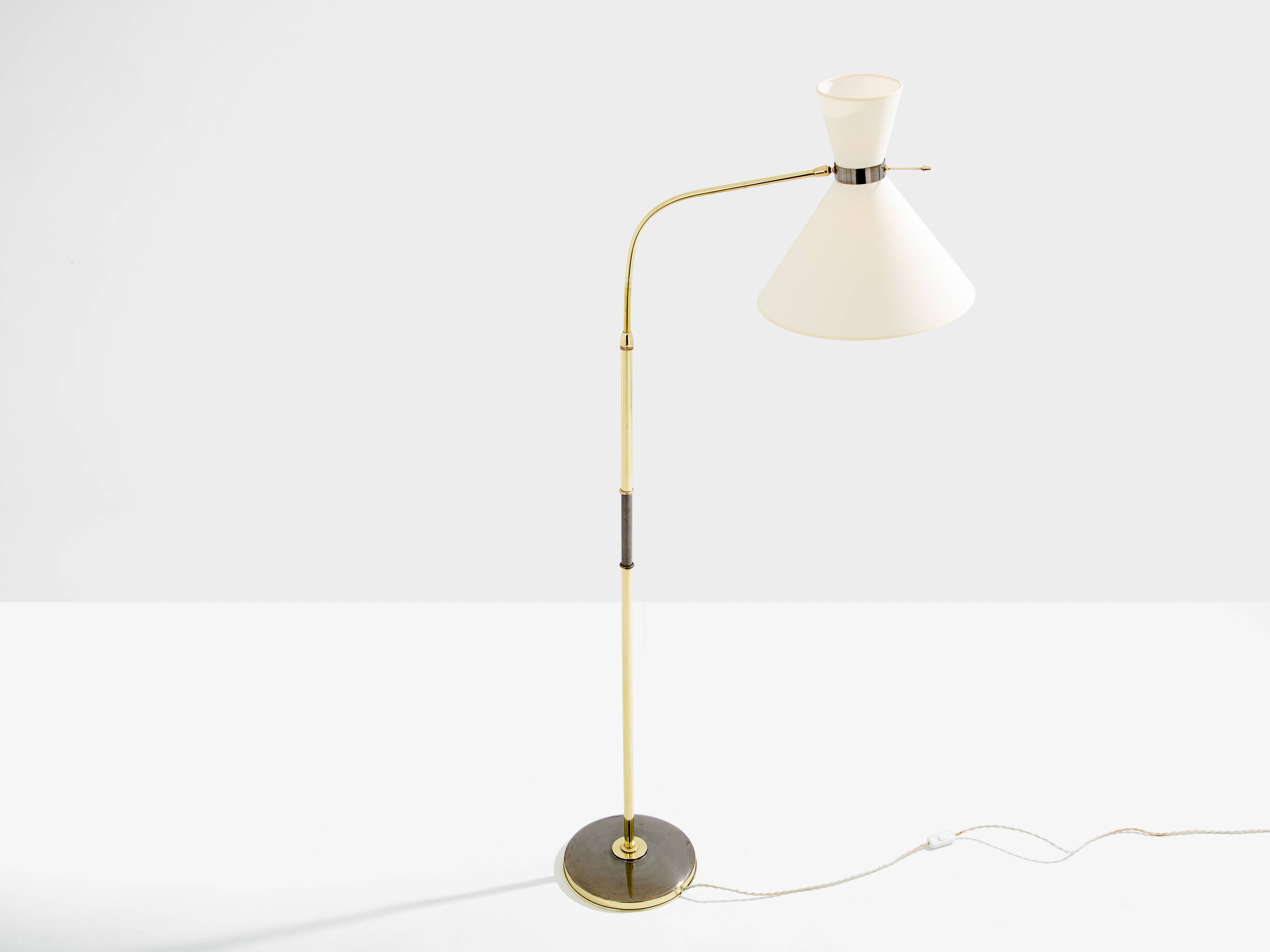 Maison Lunel lampadaire diabolo laiton canon de fusil vers 1950