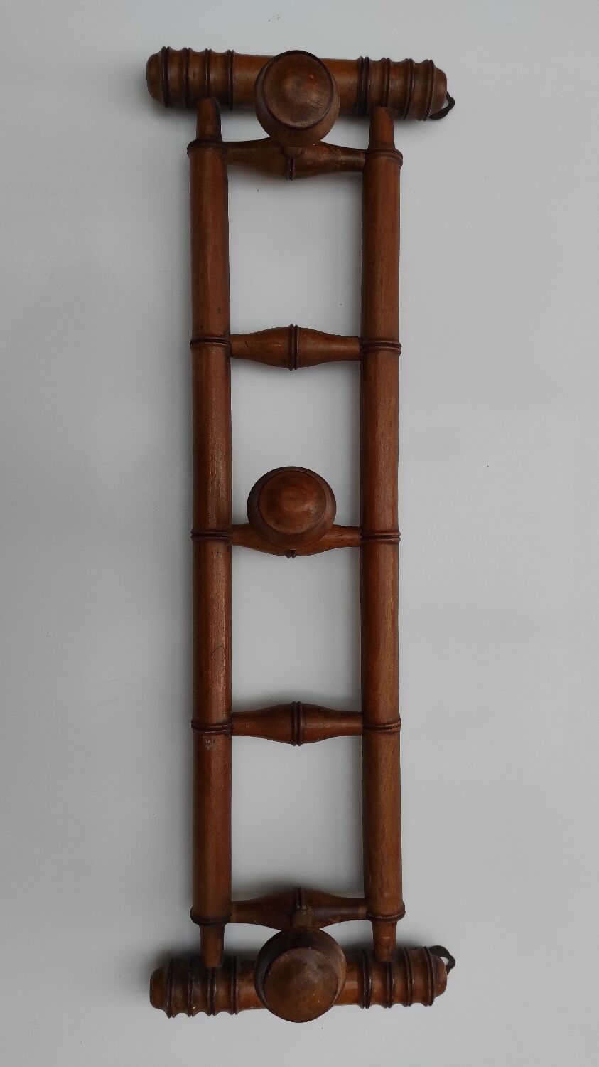 Retractable vintage hook