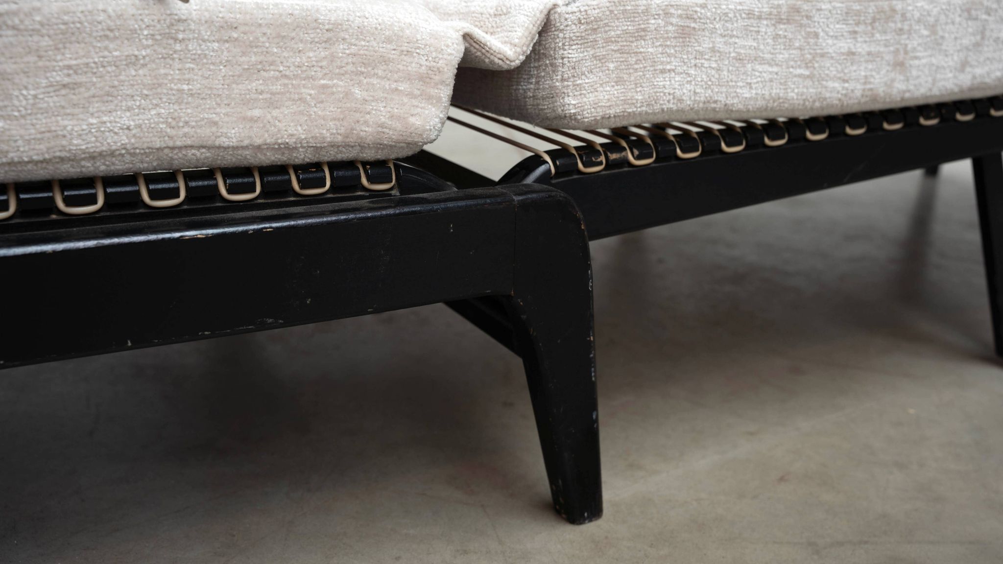 Dormeuse chaise longue / lit de jour par Georges Adrien Tigien