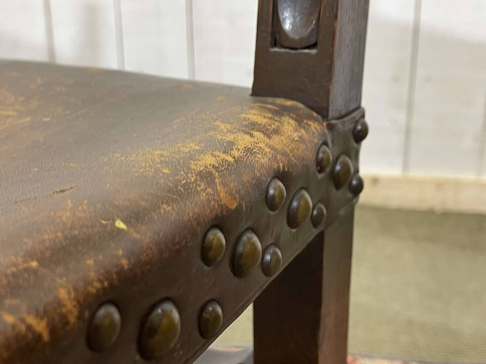 High-backed chair from the early 20th century in oak and leather