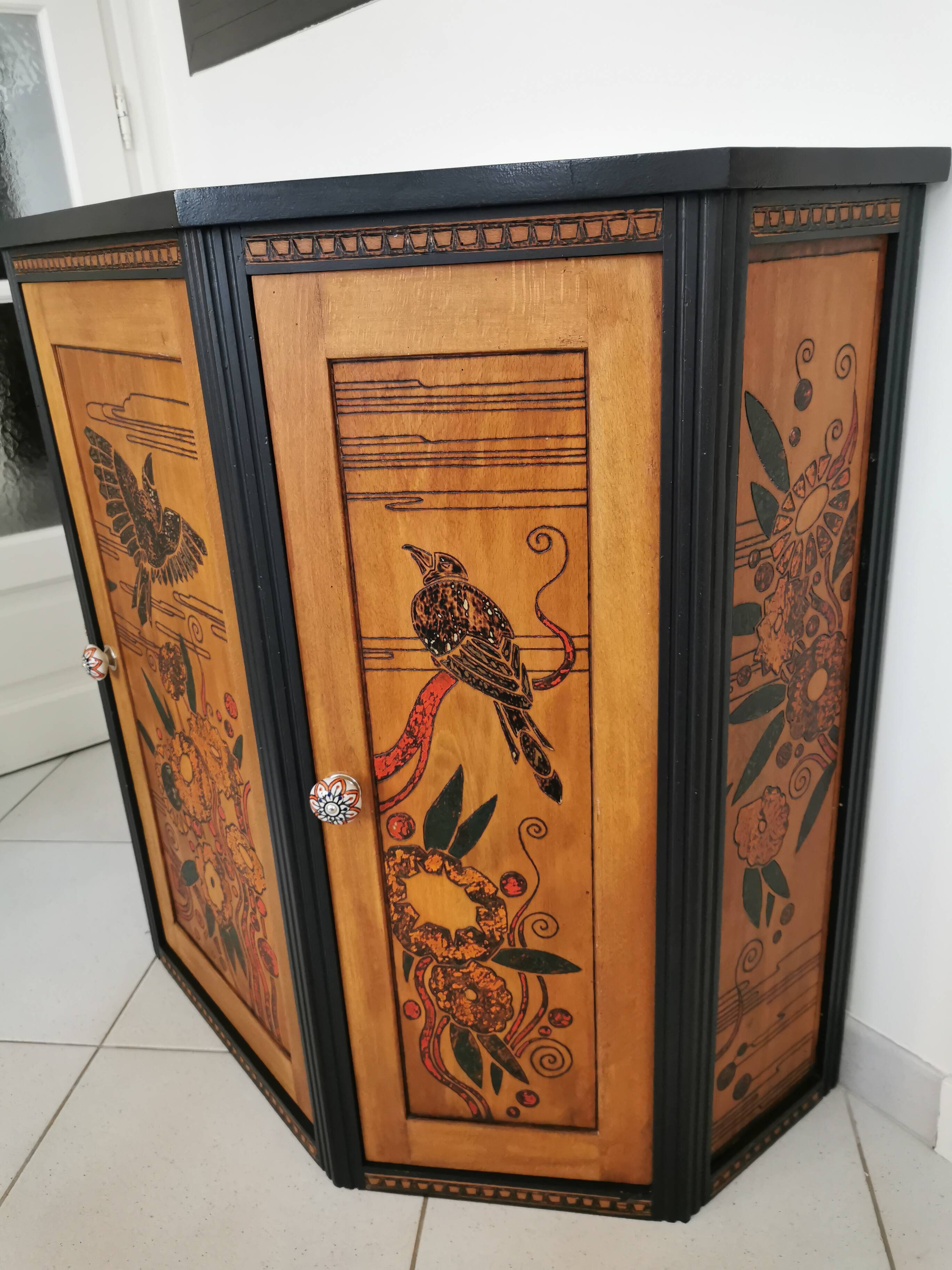 Birds buffet storage unit