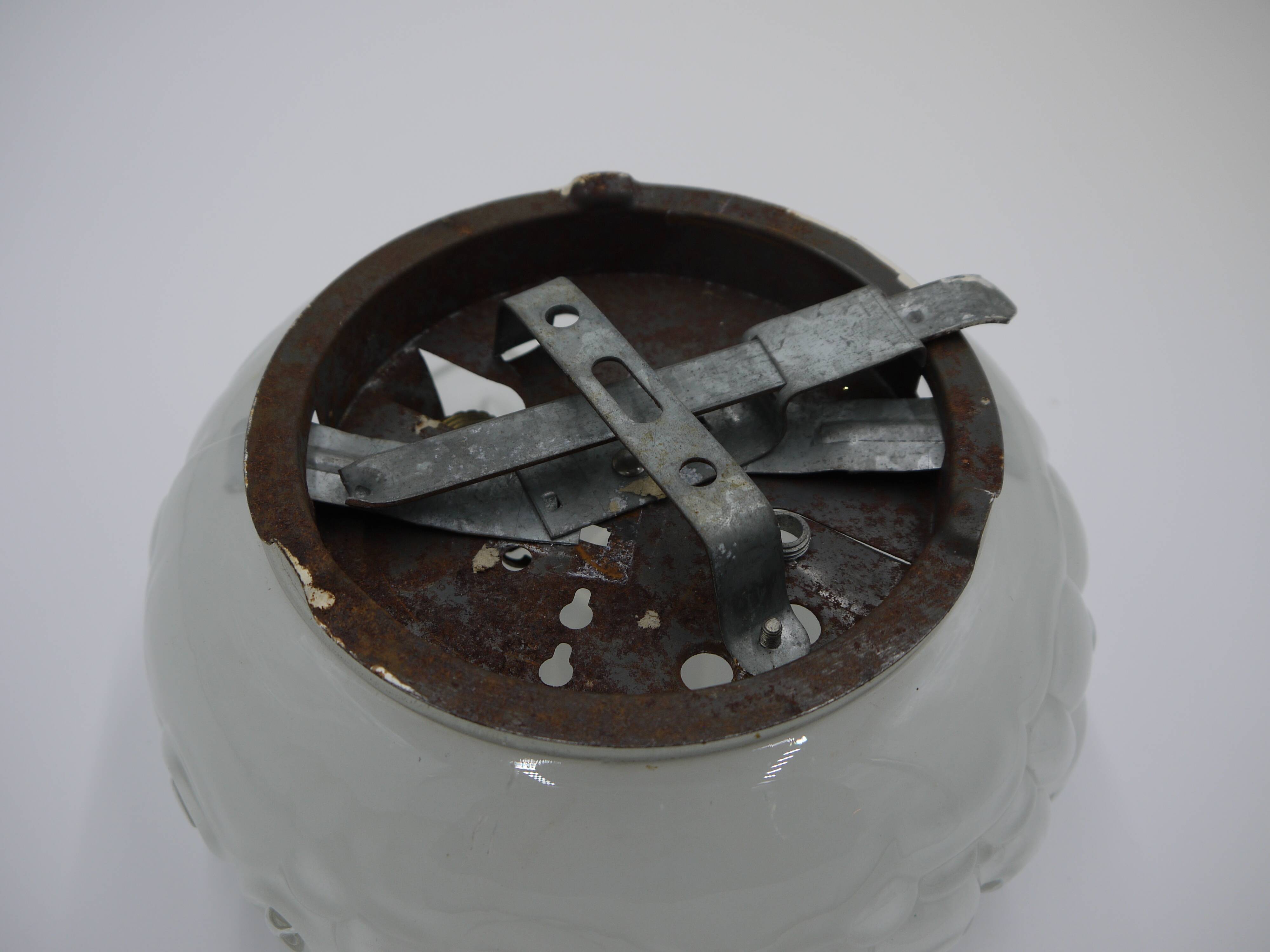 Round ceiling lamp made of molded glass
