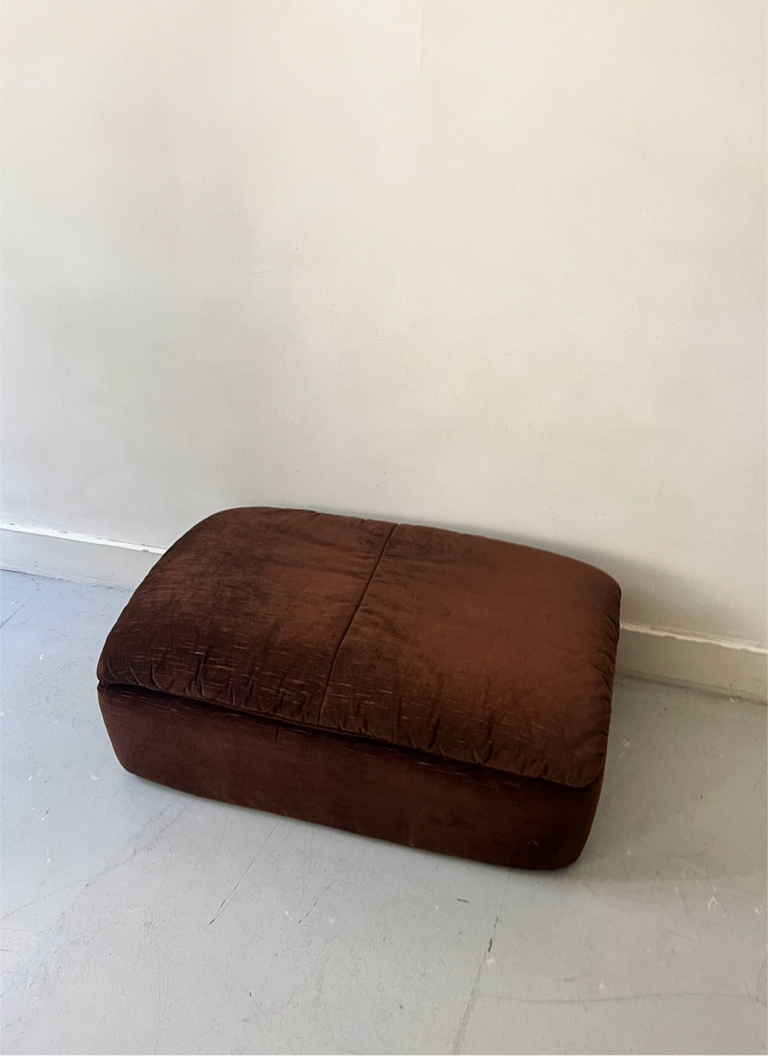 Cinna pouf in brown short velvet, Ligne roset 1970