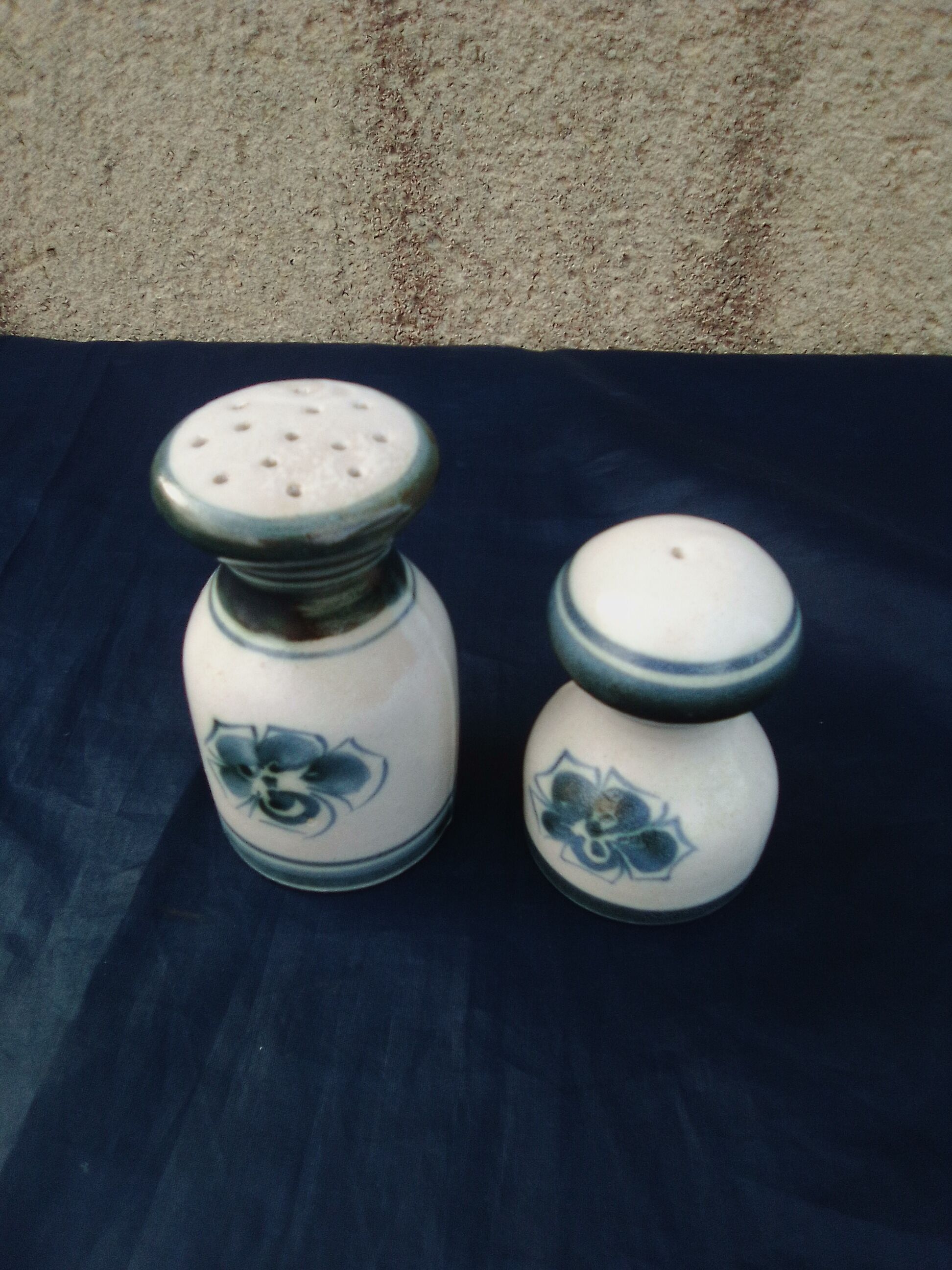 Pepper salt shaker in earthenware Quimper Keraluc
