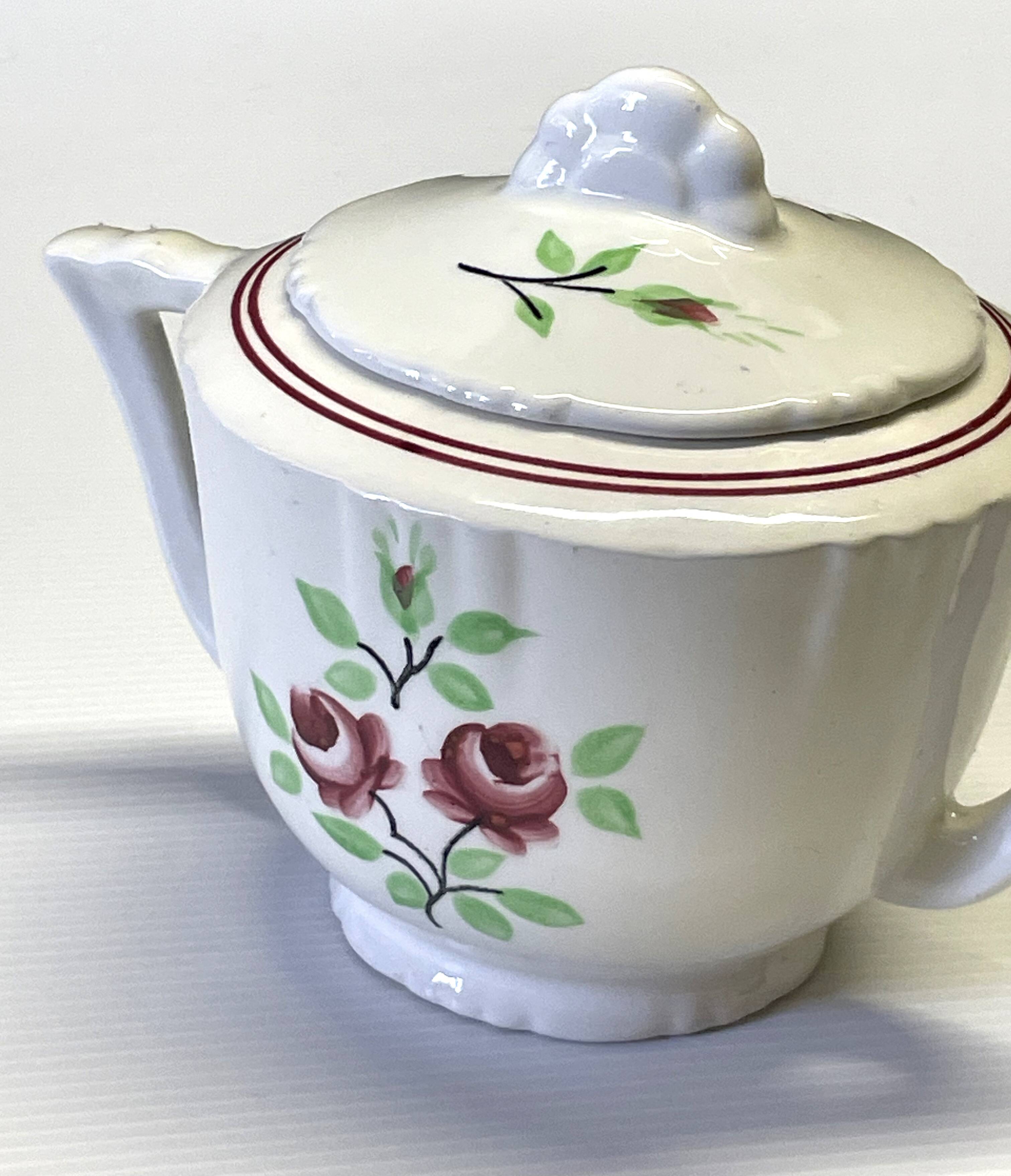 Very nice sugar bowl from Moulin des Loups in very good condition.