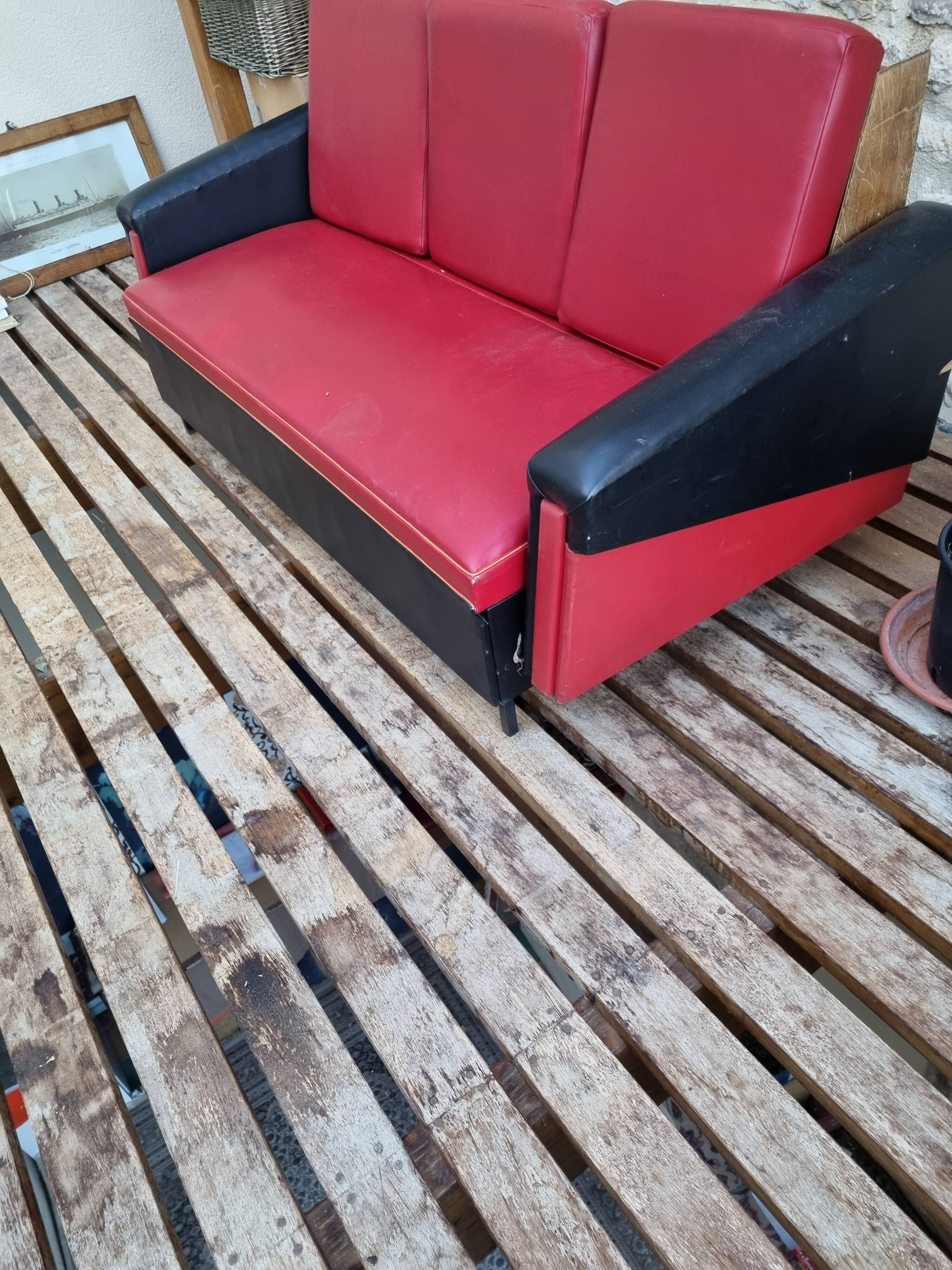 Vintage Sofa Bench in red and black skaï