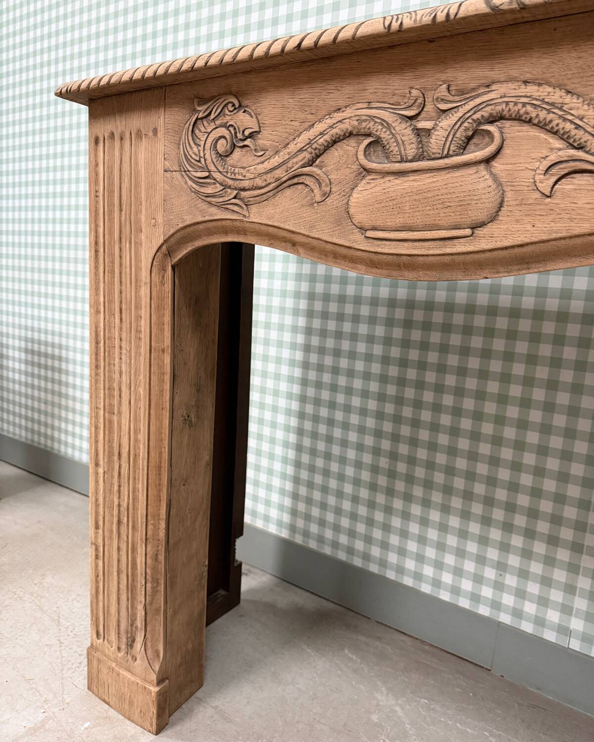 Fireplace mantel (sanded)