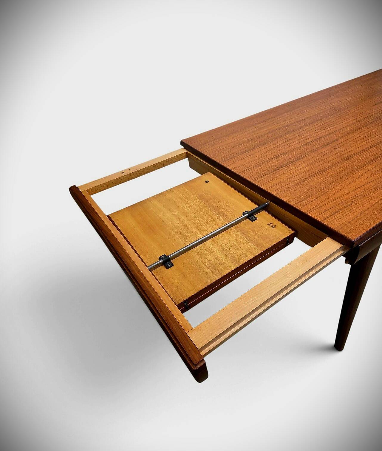 Table de salle à manger design scandinave mid-dentury